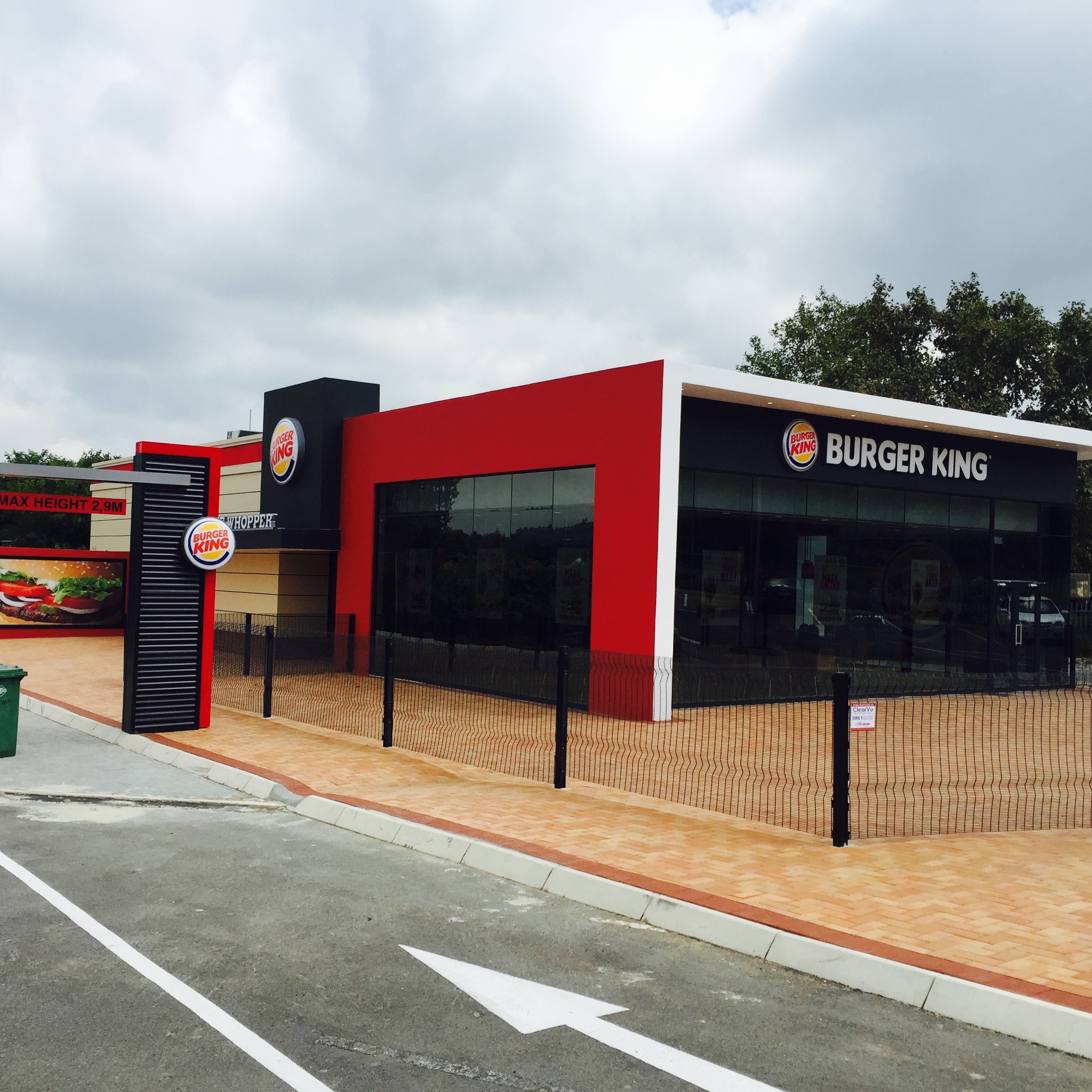 Four Burger King stores. One structural system. Light Steel Frame by Futurecon.
Fast to erect. Built to brand spec. Ready for fit-out on programme.
8 QSR stores delivered across SA — BK, KFC, McDonald's, Nando's.
#LightSteelFrame #LSF #CommercialBuild #RetailConstruction #FutureconSA #SteelConstruction
#BurgerKing #QSR