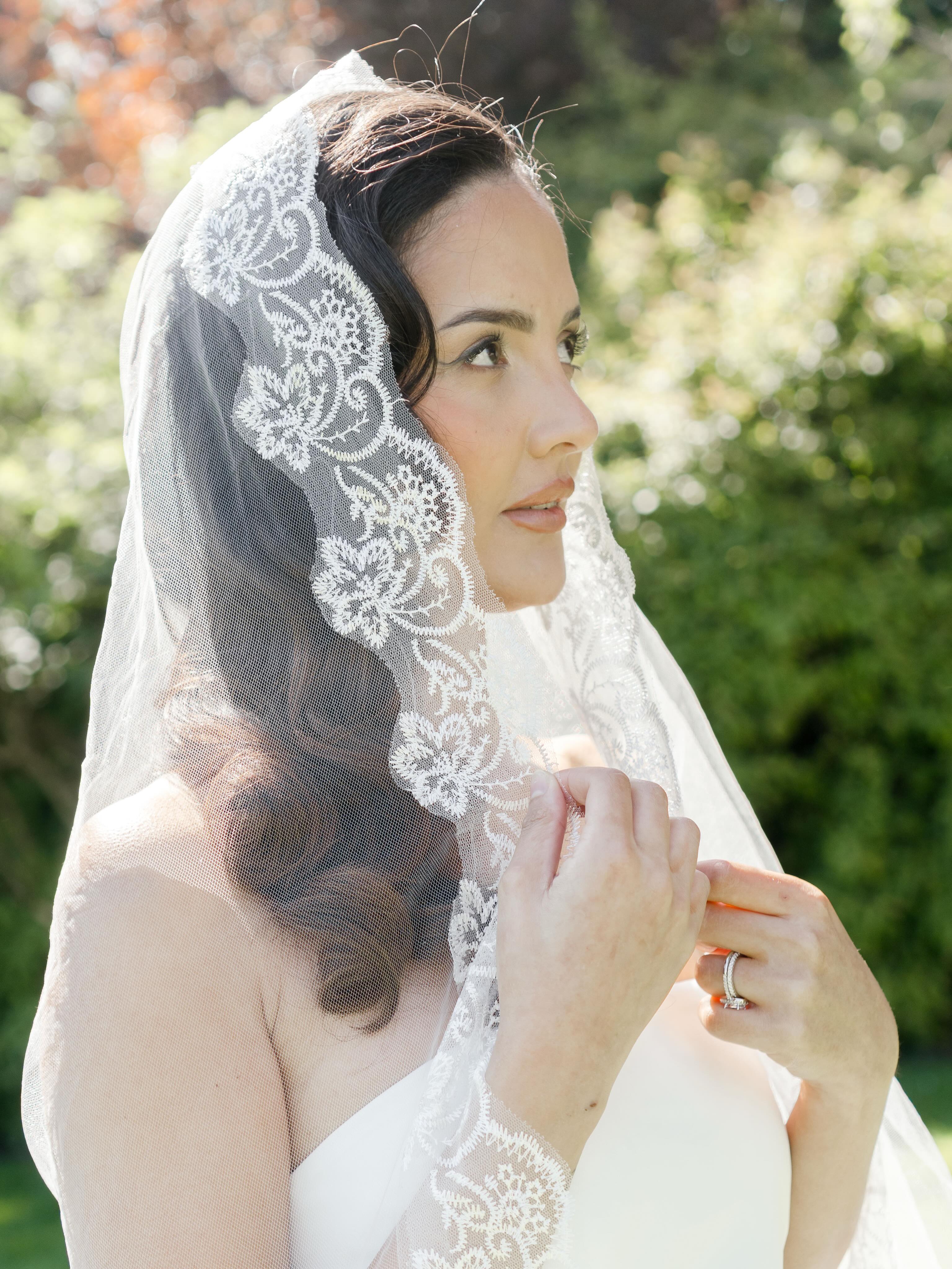 Give me a veil and watch me go!
Bridal portraits have my heart 🤍
.
.
.
.
.
Photography + Film @ivorywhitewedding
Bride Model @raquelmarmello
Bridesmaid Model @_karenwhyte
Bridesmaid Model @louiseparkermodell
Bridesmaid Model @sallybrownmodel
Bridesmaid dresses @laclosetdechanel
Florals @thefloralhire
Cake @lucas_cakes
Stylist/Props @partysquared_weddings
Hair @Lovelyweddinglocks
Hair @shannonsalon
MUA @makeupbymegvic
MUA @wildorchidmua
Venue @thatamazingplace
#thatamazingplace #essexwedding #essexweddingvideographer #weddingfilmmaker #essexweddingsupplier