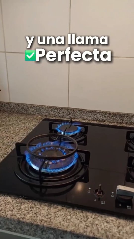 El mantenimiento preventivo es clave para mantener tu cocina en óptimas condiciones 💪
Con una limpieza y revisión profesional, evitas obstrucciones, fugas y aseguras un rendimiento eficiente.
Esto asegura en tu cocina:
✅Llamas uniformes y azules para una cocción eficiente.
✅Eliminación de acumulación de grasa y suciedad.
✅Revisión de conexiones para evitar fugas de gas.
Confía en nosotros para cuidar de tu cocina y brindarte la tranquilidad que tu hogar merece.
#mantenimiento #serviciotecnico #cocina #electromestico #cocinar #cooking #revision