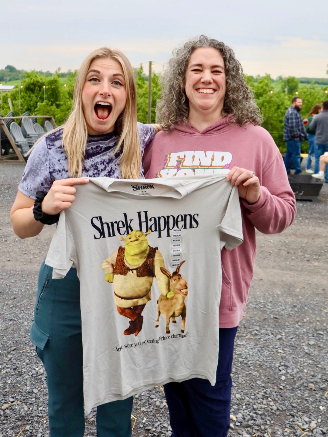 @jlfarmandcidery last night! Great crowd- big love to you all who came out to listen ❤️✨ Great line up for the rest of Memorial Day weekend so be sure to come out & support!
Cant get over my new Shrek shirt from Emily😍