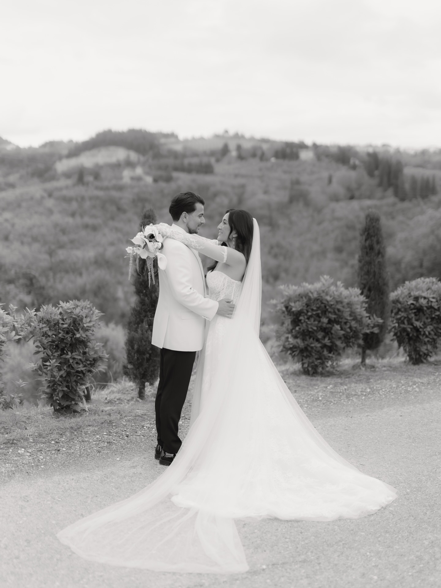 The wedding of S & K felt like pure magic. ✨
Not only because the weather somehow decided to ignore the forecast, the rain stopped just in time and the sun came out as if by magic, but because every little moment of this day felt enchanting. The atmosphere, the love, the warm Tuscan air. Everything about this celebration was simply unforgettable. 🤍
Tuscany, you truly showed off.
Thank you S & K for having me!
🇮🇹
destination wedding photographer, european photographer, tuscany wedding, italy wedding