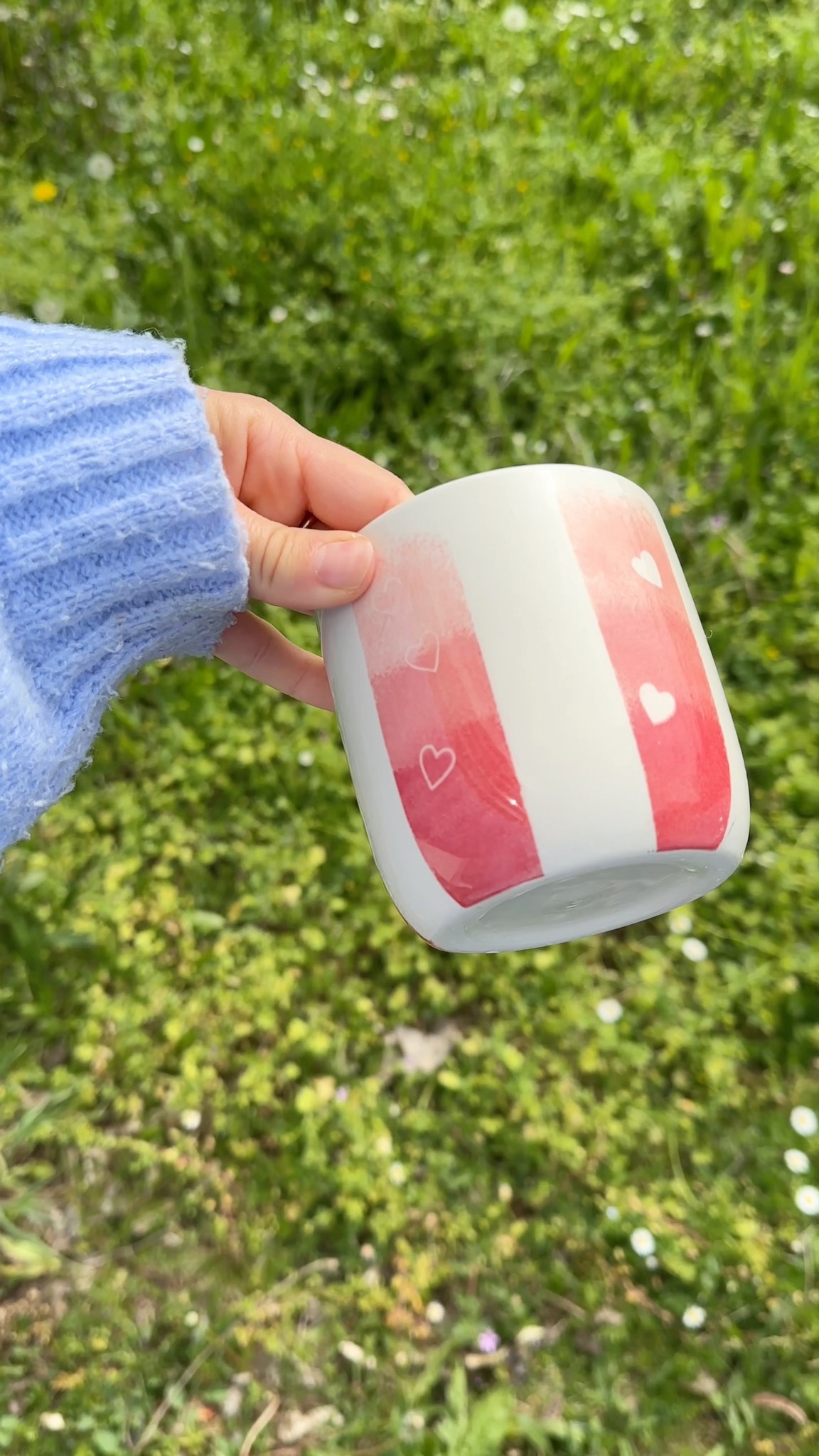 Le petit piège de la peinture sur céramique ? 👀
Les couleurs changent après cuisson… mais le résultat est toujours trop chouette une fois sorti du four ✨
#PeintureSurCeramique #AtelierCreatif #créatif #tours