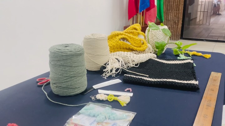 Recuerdos de las hermosas mañanas que vivimos en “Macramé con Amor de Mamá” junto a nuestros alumnos de la sección Secundaria. 🧶🤍
Gracias a todas las mamitas que acompañaron a sus hijos y compartieron con ellos esta linda actividad llena de creatividad, cariño y momentos especiales. ✨ #YoSoyDaVinci