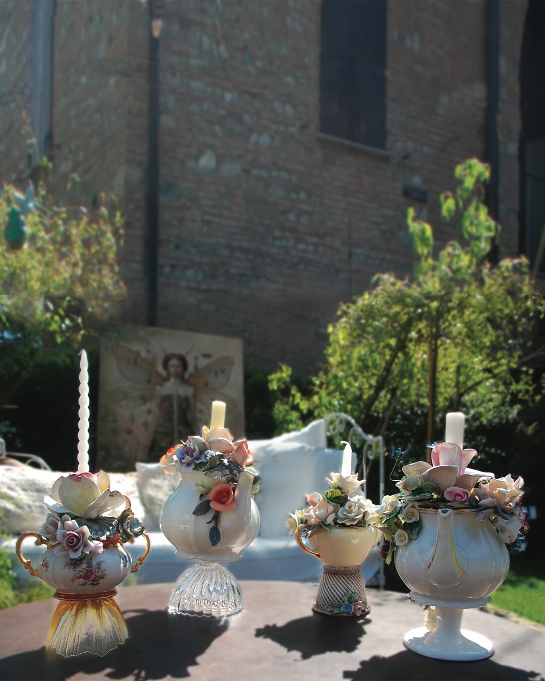 Shining✨like porcelain flowers🌹💫
Flower candlesticks NOWATT collection & ODETTE 🦢
@camp_di_cent_pertigh
NOWATT, light without watts.
Porcelain teapots with Capodimonte and Bassano flowers, transformed into candle holders.
ODETTE, the White Swan of Swan Lake, a symbol of grace, purity, and transformation.
Porcelain plate, Bassano ceramic swan, delicate Capodimonte flowers and candle holder.
NOWATT, avere luce senza bisogno di Watt.
Teiere in porcellana coperte da fiori di Capodimonte e Bassano trasformati in candelabri.
ODETTE, cigno Bianco del balletto ‘Il Lago dei Cigni’, simbolo di grazia, purezza e trasformazione.
Piatto in porcellana, cigno in ceramica Bassano,fiori in porcellana Capodimonte e porta candela.
LINK IN BIO 🌟