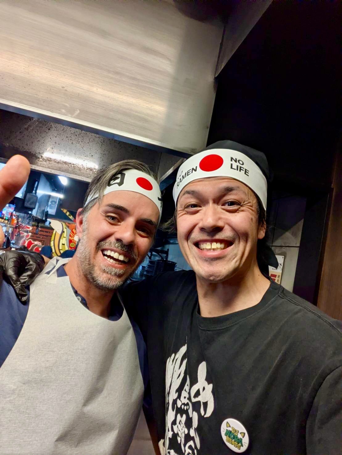 ๐ Ramen has the power to connect people from all over the world! Today it even created twins at Menbaka ๐ช๐ธ๐ฏ๐ต Same headband, same atmosphere, same ramen passion โค๏ธ
#menbaka #menbakafireramen #fireramen #ramenlover #kyotoramen