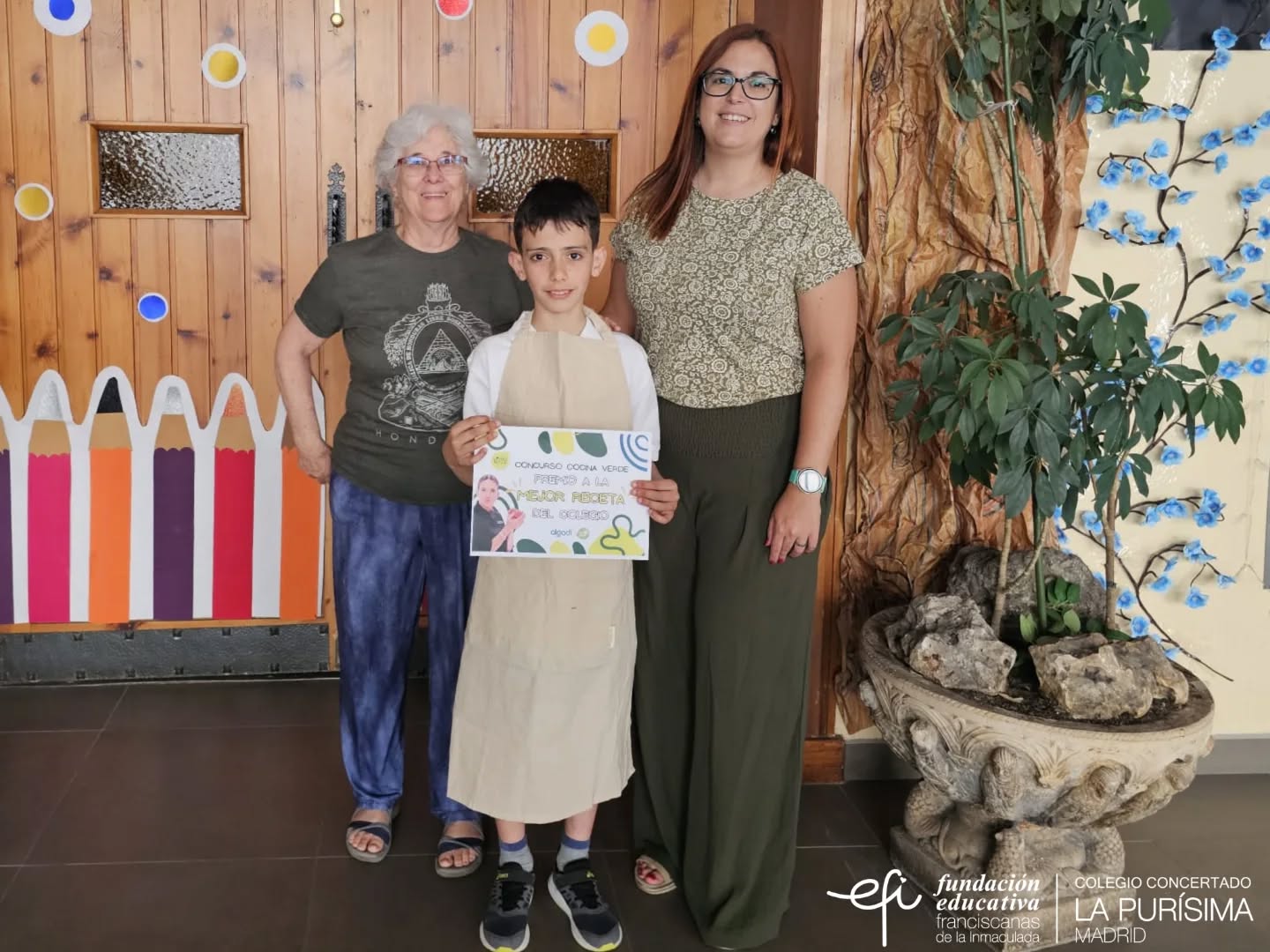Nuestro alumno de 5.º ha recibido hoy su premio como ganador de la mejor receta del colegio en el concurso organizado por la empresa de comedor @algadi_restauracion . 👏🍽️
🏆 ¡Enhorabuena! 🏆
#micolelapurisimamadrid #colegiolapurisimamadrid #fundacionefi