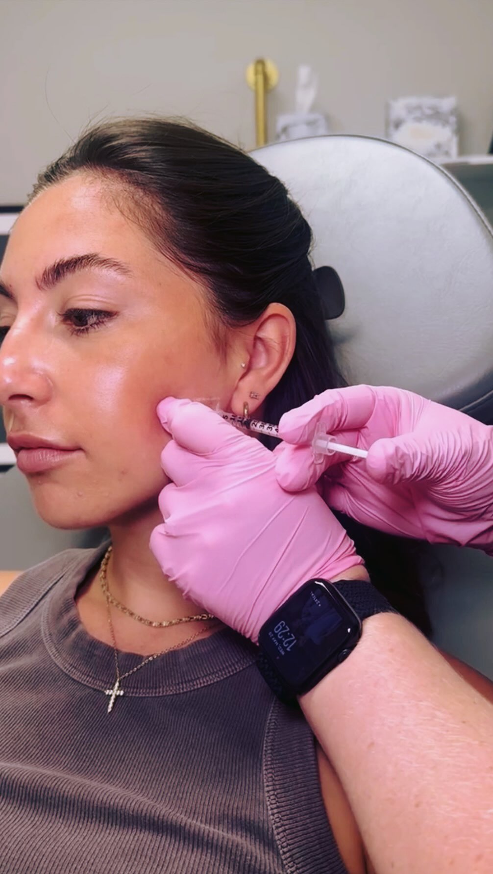Snatched jawline. Soft femininity. Zero “overdone.” ✨
Masseter tox at IAM is one of our favorite luxe subtle enhancements — slimming the lower face, softening jaw tension, and creating that effortlessly sculpted look on camera and in real life.
The goal?
Refined. Balanced. Naturally beautiful. 🤍
Welcome to the era of quiet luxury aesthetics.
#IAMAesthetics #MasseterTox #FacialBalancing #QuietLuxuryBeauty #GlassSkinEra LuxeAesthetics Jeuveau BotoxCosmetic JawlineContour IAMGlow CoastalLuxury AgelessByDesign
