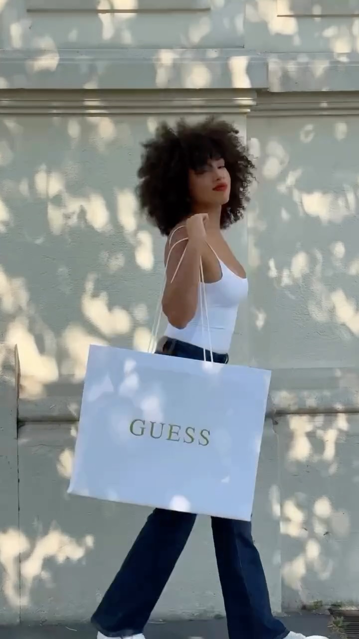 @riamegan X @guess ✨
#WeAreGolden