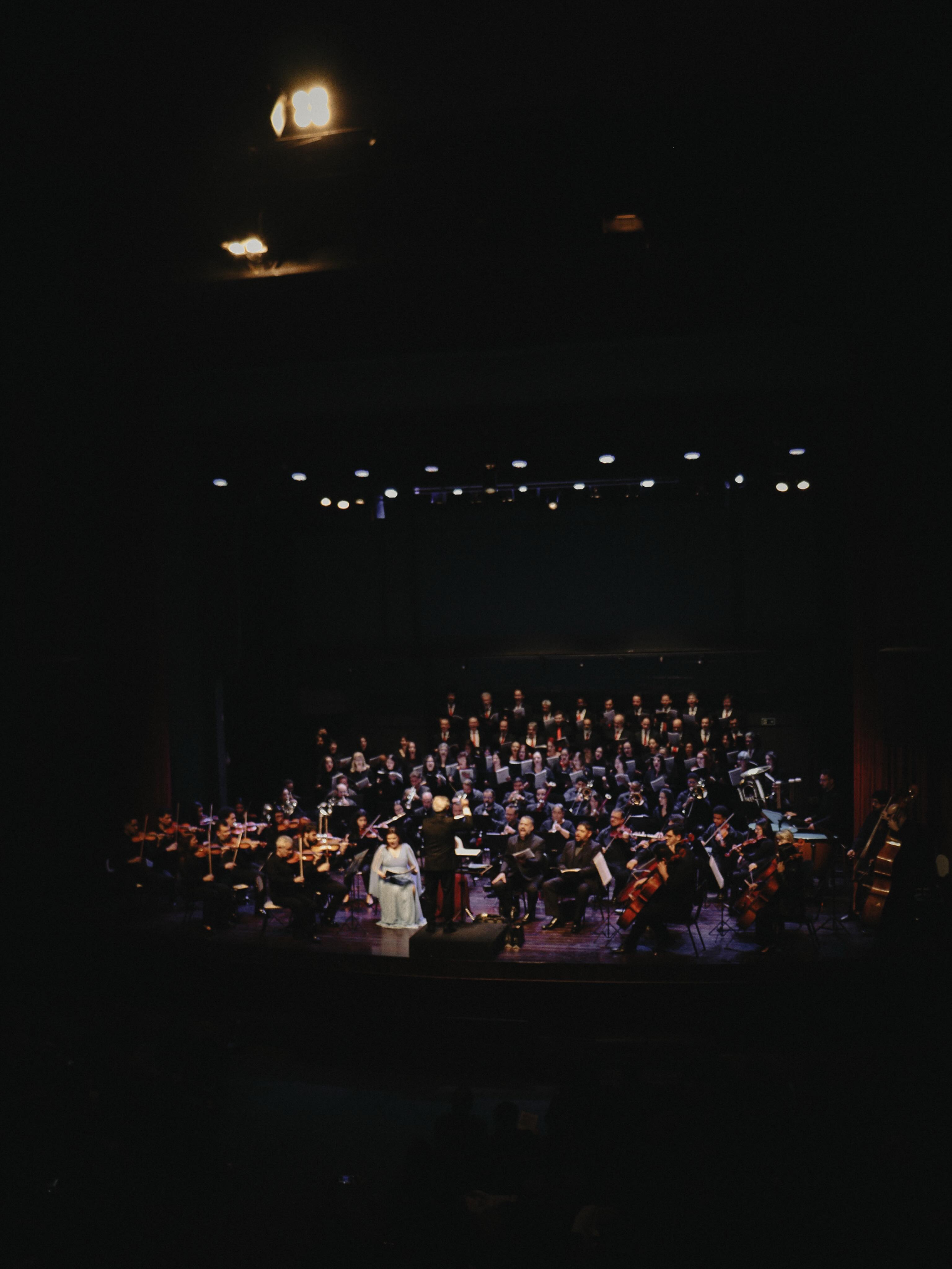 A Orquestra Sinfônica de Limeira agradece ao maestro convidado Parcival Módolo, ao Coro Universitário Mackenzie e a todos os músicos e profissionais envolvidos por tornarem essa noite tão especial. ✨🎼
Com obras de Johannes Brahms e Anton Bruckner, o público viveu uma experiência marcada pela emoção, dramaticidade e grandiosidade sonora, iniciando com a intensidade da Abertura Trágica, passando pela delicadeza de Nänie, e finalizando com a imponência do monumental Te Deum.
Nosso agradecimento também ao público que lotou o Teatro Vitória e compartilhou conosco mais uma noite inesquecível de música.
#OSLI2026