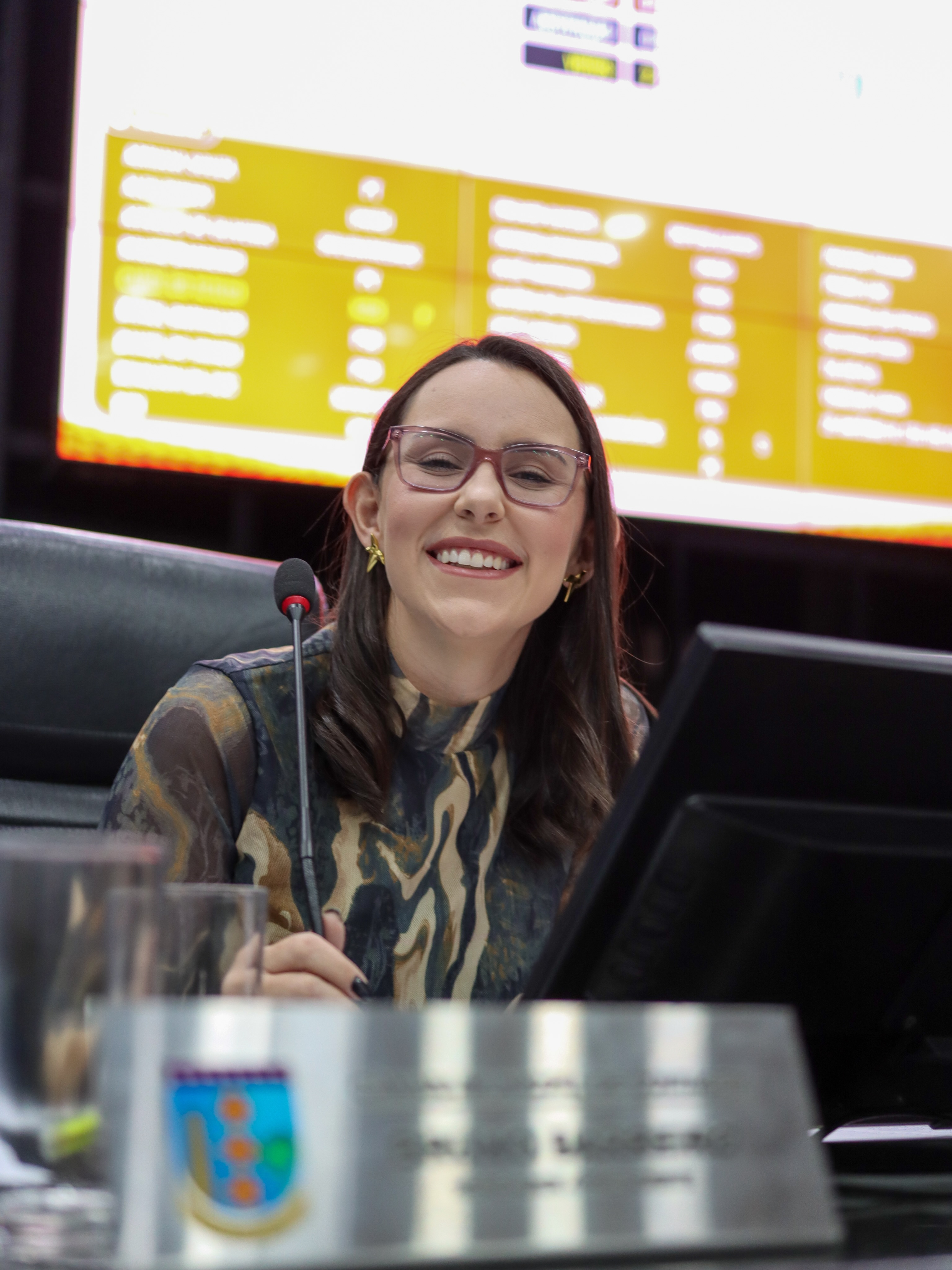 Hoje tivemos uma plenária marcada por debates importantes para a cidade, votação de projetos e discussões que impactam diretamente a vida da população.
E, entre os momentos especiais, tivemos também uma homenagem às mulheres da Polícia Militar e do Corpo de Bombeiros Militar. Mulheres que, durante muitos anos, precisaram ocupar espaços historicamente vistos como masculinos e que hoje conquistam, com mérito, respeito e reconhecimento dentro das corporações. 💜👏
Mais do que uma homenagem simbólica, foi um momento importante de valorização da força, da competência e da trajetória dessas mulheres que cuidam, protegem e servem a nossa população todos os dias.
Seguimos trabalhando por uma Contagem mais humana, mais justa e que reconheça quem faz a diferença na vida das pessoas.