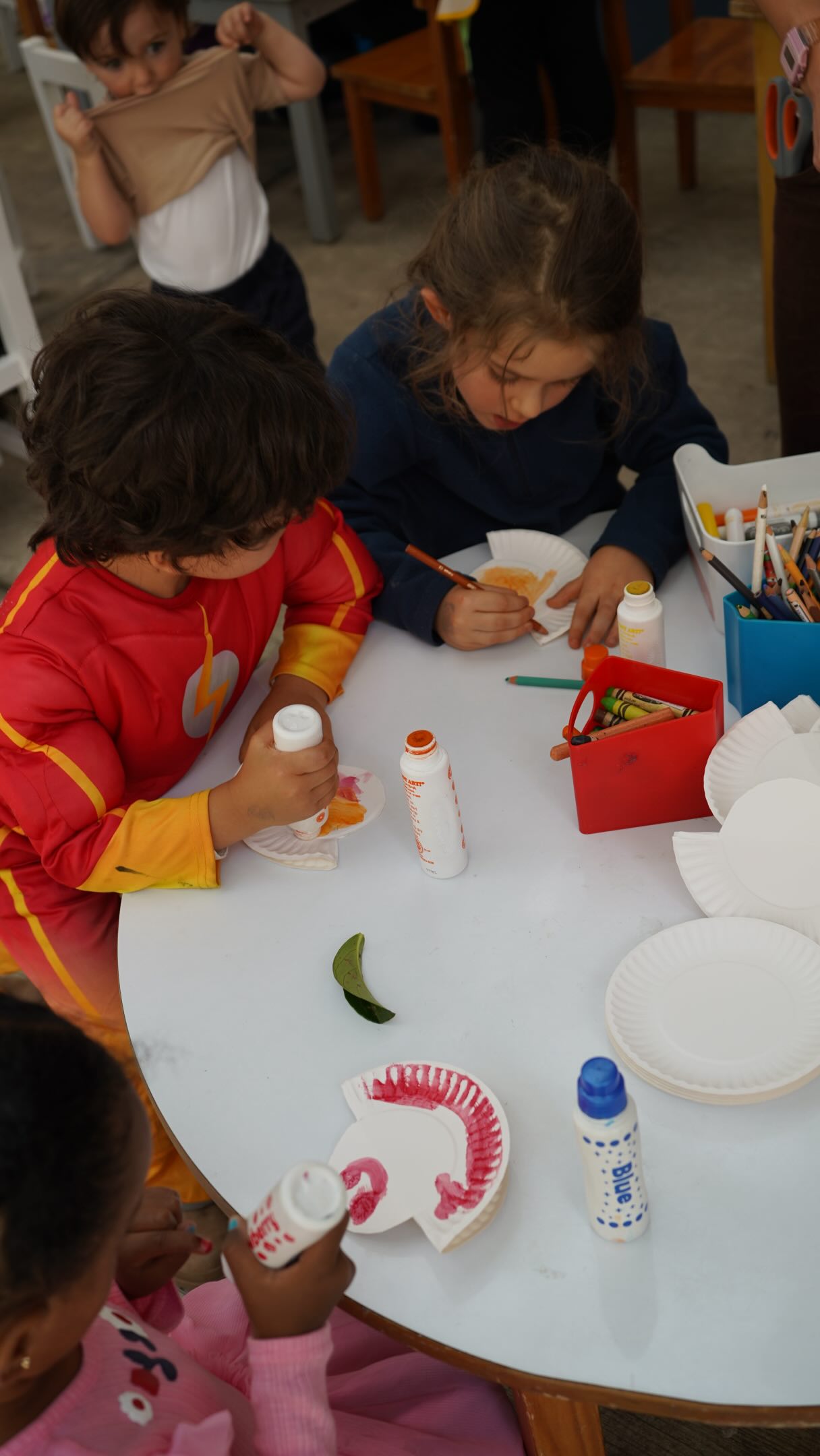 Phonics has to be fun, engaging and full of wonder ✨
Children learn best when they’re laughing, moving, exploring and genuinely excited to participate. The more captivating the experience, the more naturally letters and sounds begin to click 💛
Learning to read should feel magical, not pressured.
#happykids #outsidelearning #playbasedlearning #phonics #ombulearning