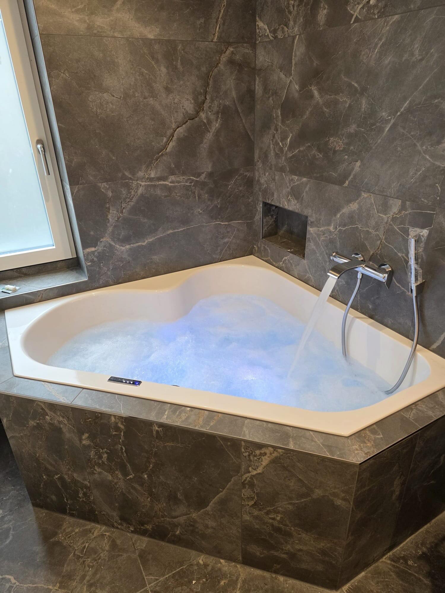 ✨ Neubauprojekt in Grenchen ✨
Von der Rohinstallation bis zum fertigen Whirlpool. Wir durften die kompletten Sanitärarbeiten für diesen modernen Neubau realisieren. 🛁✨
Wir bedanken uns herzlich bei unseren Kunden für diesen tollen Auftrag 🙌.
#sanitär #neubau #rohbau #fyp #schneitterag