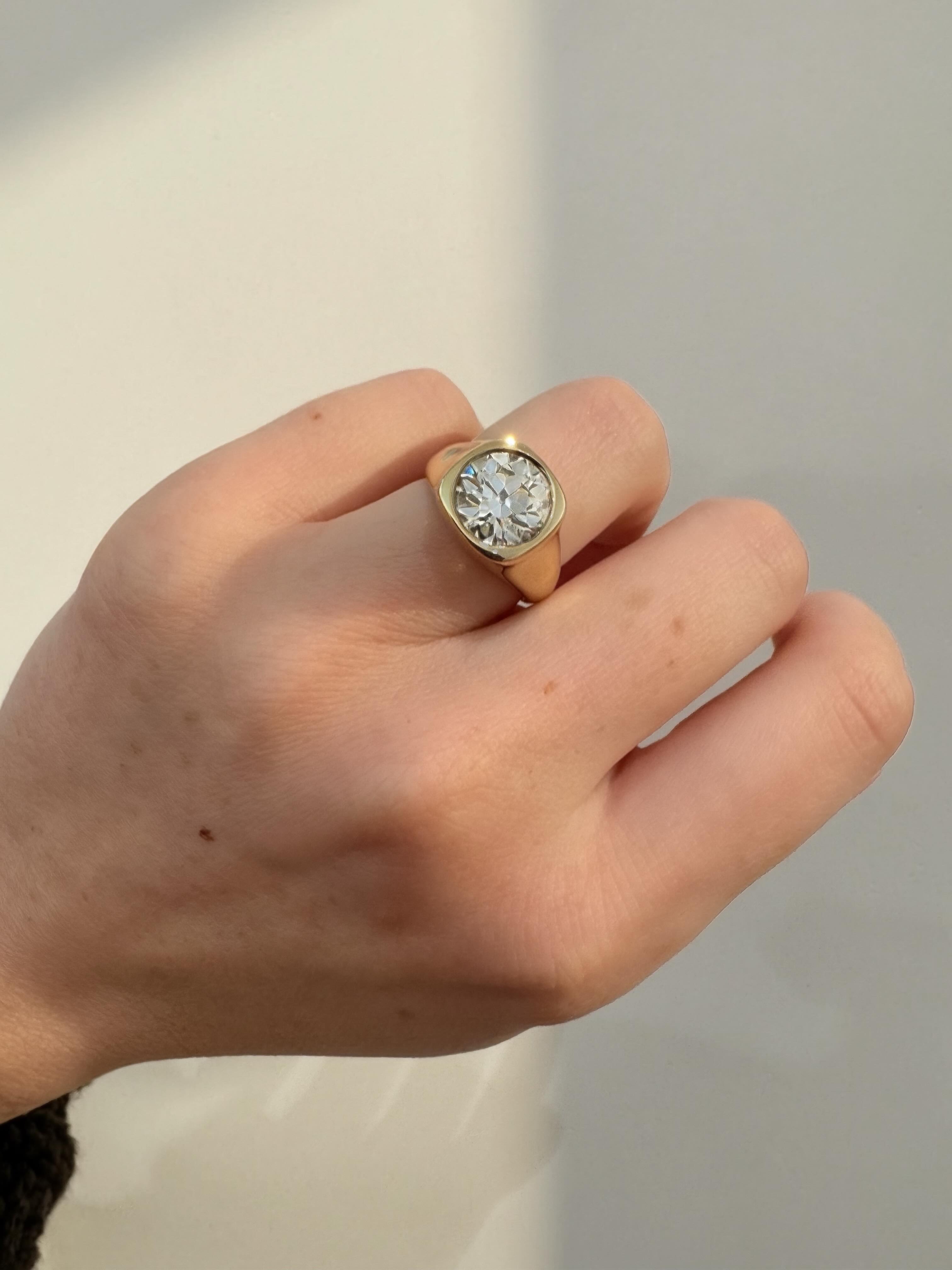 Chunky cushion shaped setting with this gorgeous antique cut diamond for lovely M ❤️👰🏻
