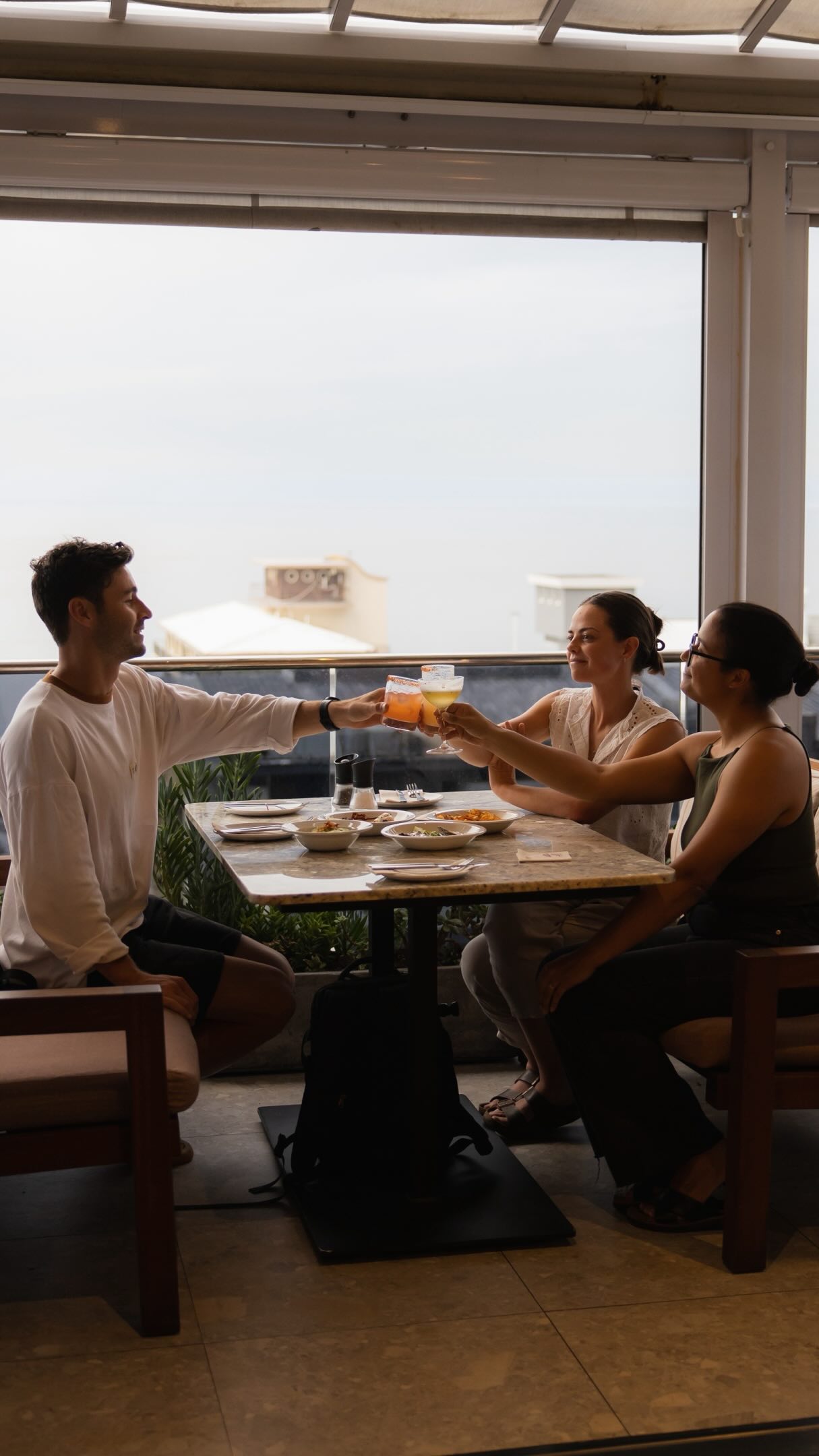 cape town winter spoiling us with irresistible sun-kissed days 🌞
reservations:
021 286 9332
book@hugosocialclub.com