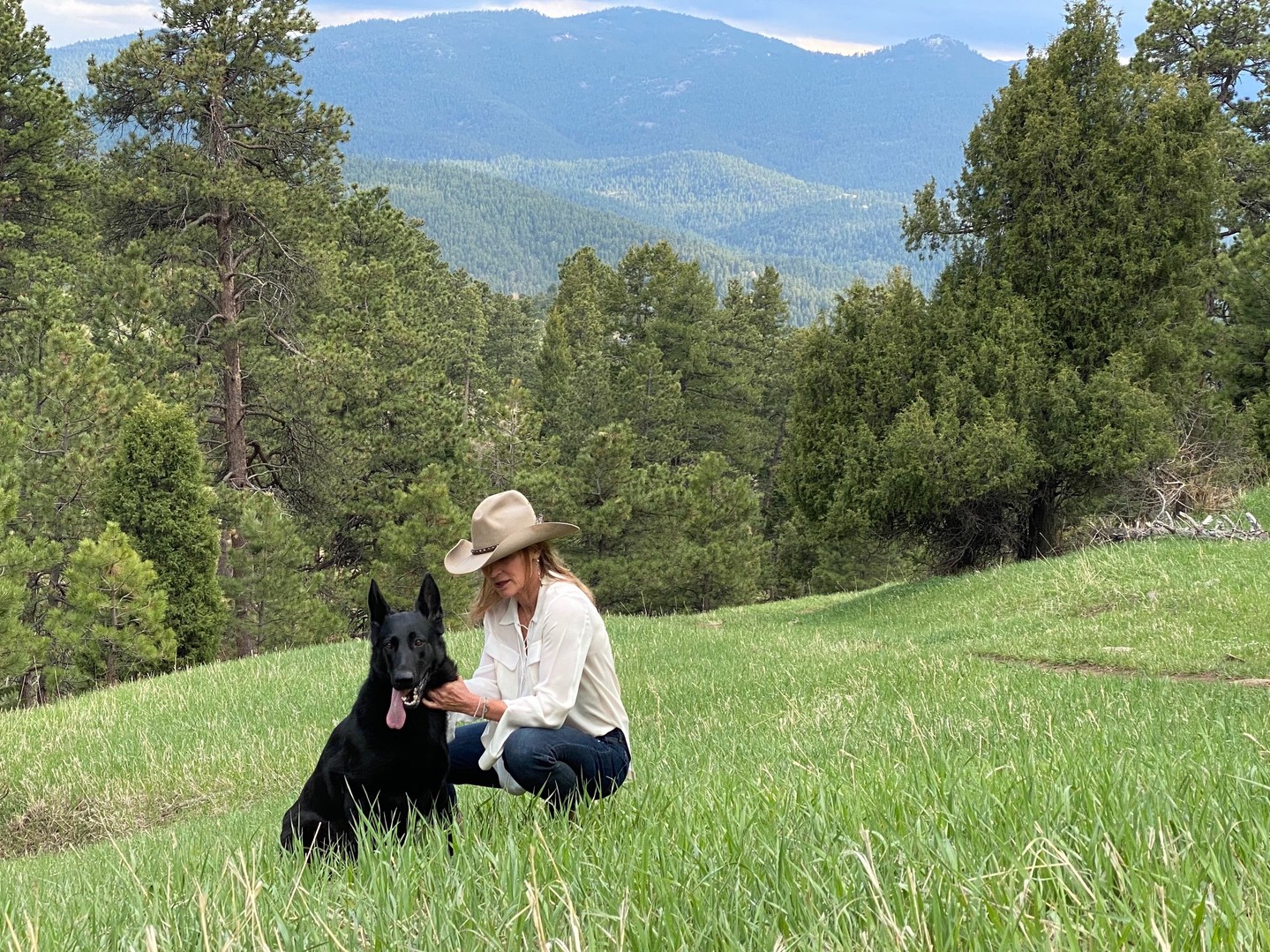 What makes PRP different?
It’s not masking pain—it’s working to repair the tissue.
Using a concentration of your own platelets, PRP supports recovery at the source.
Now available with Dr. Sonja Stilp from RISE at ESSM.