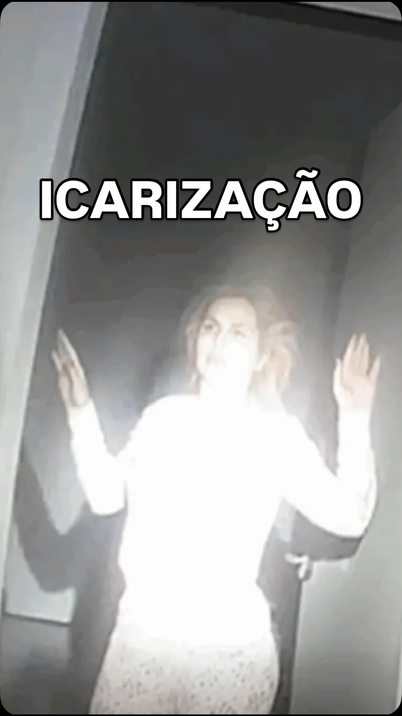 Icarização®️ é um conceito que remete ao mito de Ícaro para descrever um movimento psíquico de elevação marcado por inflação, sensação de excepcionalidade e fantasia de invulnerabilidade.
Em termos psicanalíticos, icarização trata-se de uma ambição desmedida quando alguém, diante de uma conquista, ascensão, poder, reconhecimento ou sucesso, passa a operar sob a lógica da onipotência. Surge a crença de que limites comuns deixaram de valer. A prudência perde valor. O sujeito pode se sentir escolhido, especial, acima das regras, imune ao fracasso.
Todos os direitos reservados e protegidos por Lei. Mencionar e referenciar criadores que te inspiram é legal, plágio é crime.
#deolanebezerra #neurosedapobreza #psicanalise #traumadapobreza #icarização