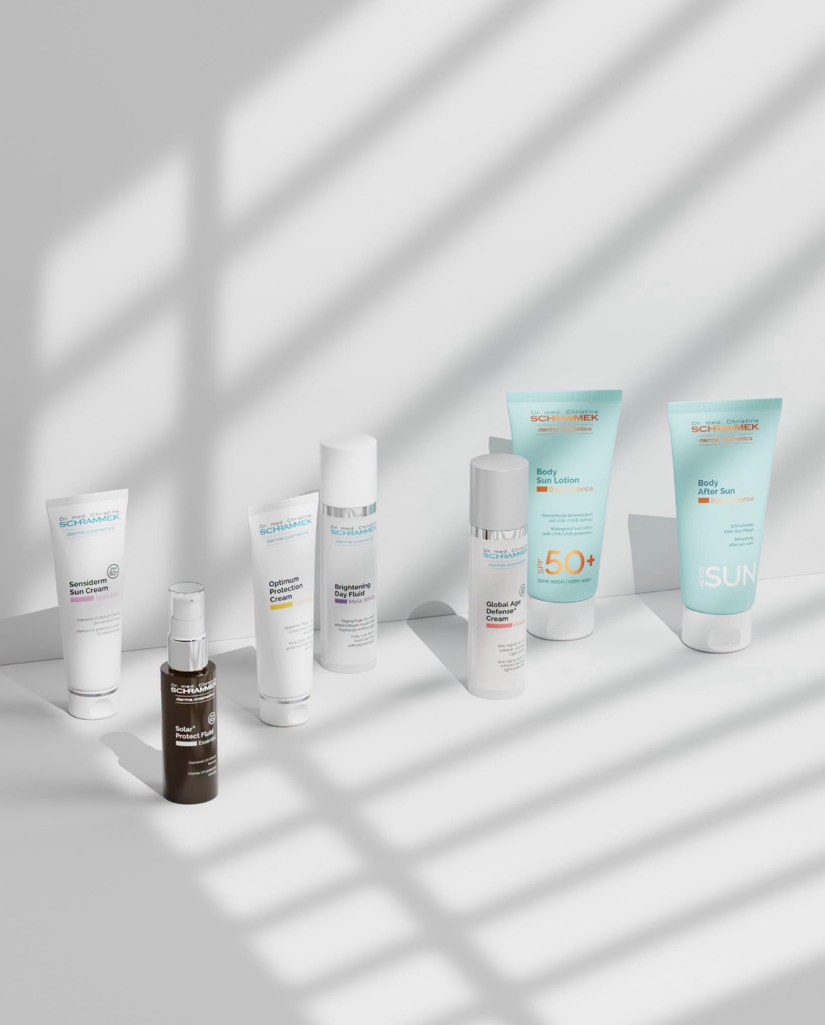 Lernen Sie unsere komplette Sonnenpflege-Familie kennen. ☀️ Sonnenschäden betreffen jeden Hauttyp — und genau dafür ist unser Schutz da. Unsere Sonnenpflege-Produkte aus verschiedenen Linien wurden entwickelt, um Ihre Haut vor UV-Schäden, vorzeitiger Hautalterung und Pigmentflecken zu schützen — ganz gleich, welchen Hauttyp oder welche Hautanliegen Sie haben. Für jeden das Richtige. 🫶🏻