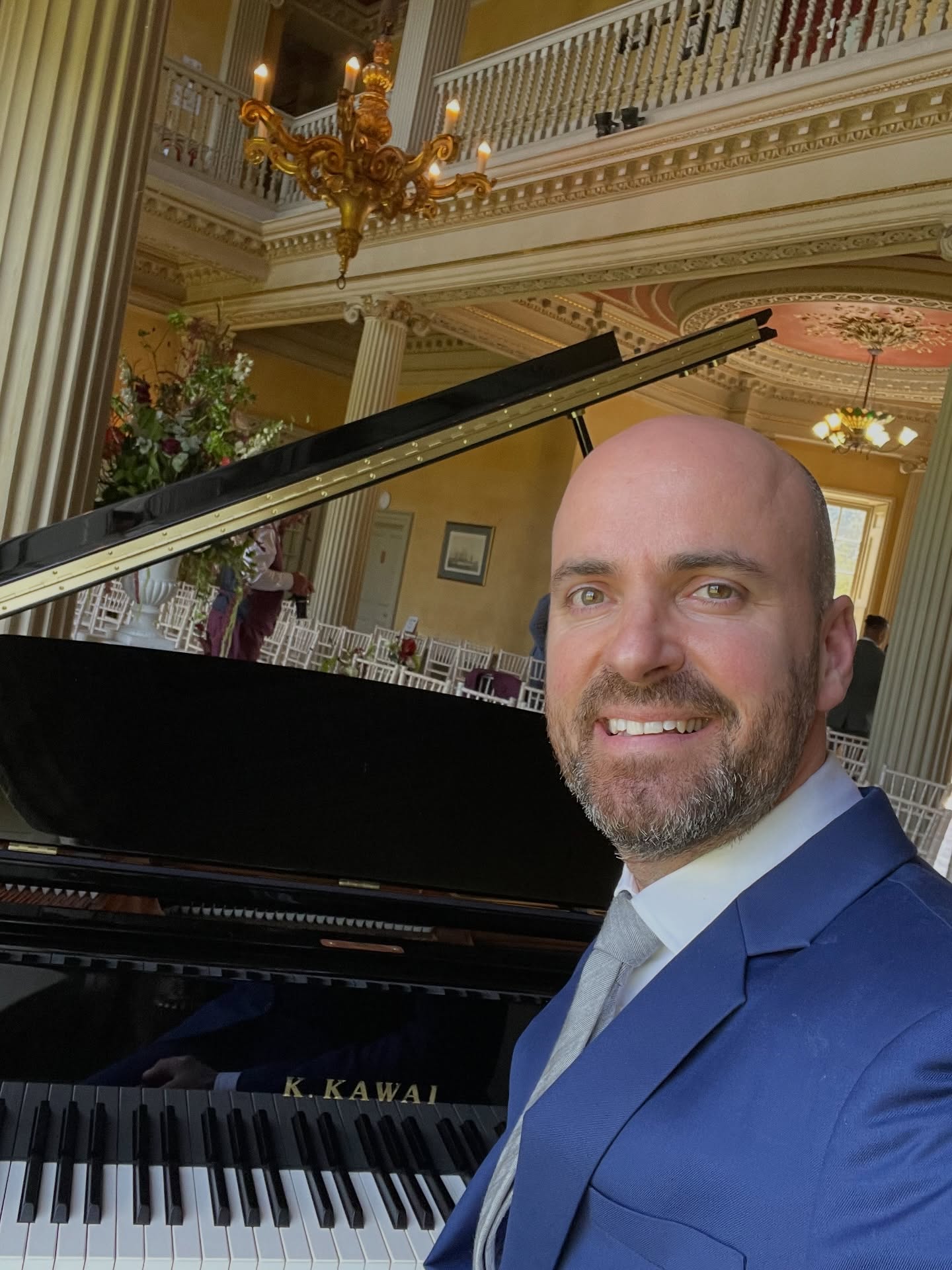 At @hamptoncourthouse @hch.events for Bethan and Gow’s ceremony today. The ceremony took place in the room where John Montagu invented the sandwich and where Churchill came to do his painting. An amazing room and congrats to the happy couple!
🎹 🥪 🎨 ☀️
#piano #hamptoncourthouse #wedding #weddingpiano #sandwich
