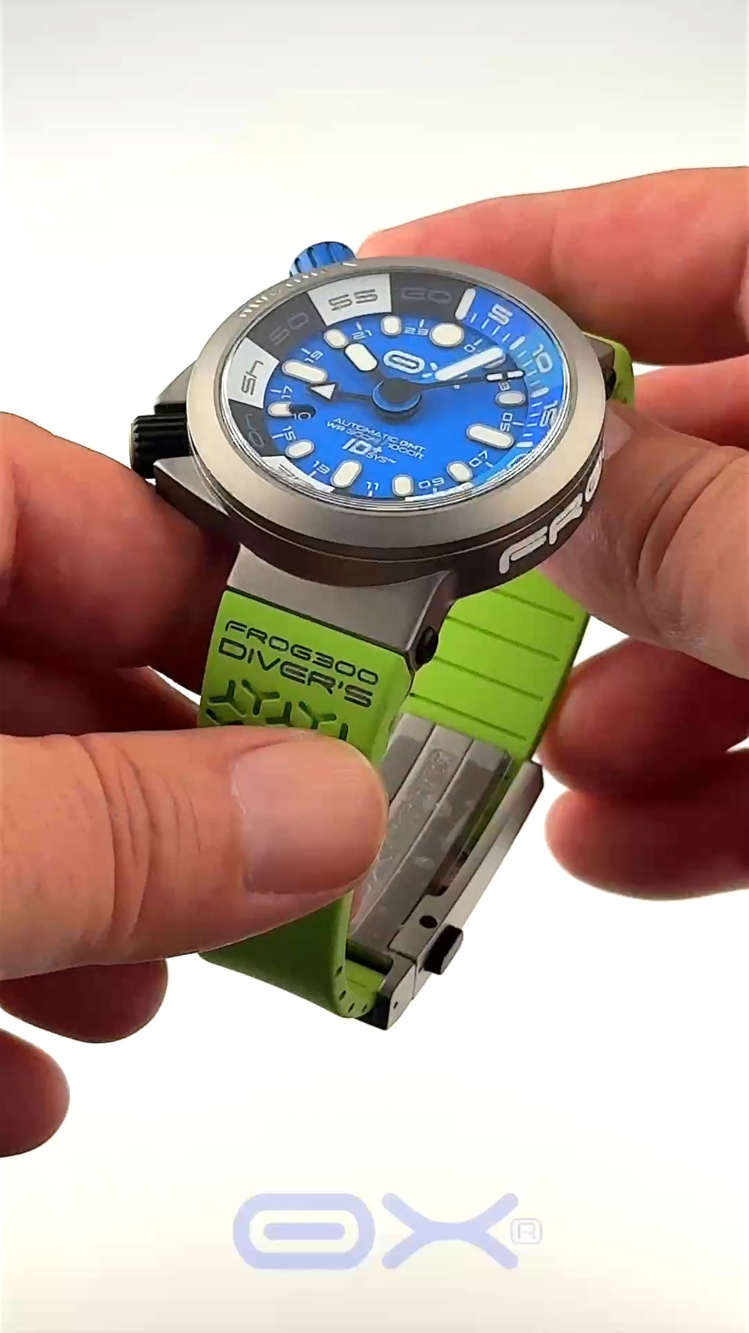 Meet with the ultimate tool watch called FROG300, a disruptive Diver´s watch that transforms you into an unstoppable!