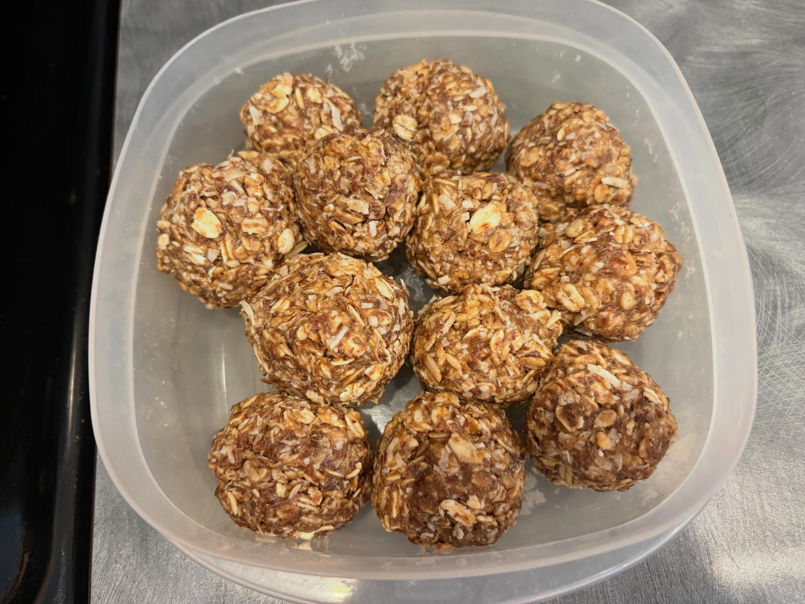 Prepping healthy food to have on hand throughout the week helps us stay on track with our nutrition! I love pairing my veggies with some hummus for a healthy snack. These energy bites are delicious and are perfect to fuel me during my workouts.
I’d love to know - what do you like to do to help you stay on track with healthy eating habits?
#nursecoach
#holistichealth
#foodismedicine
#healthysnackideas