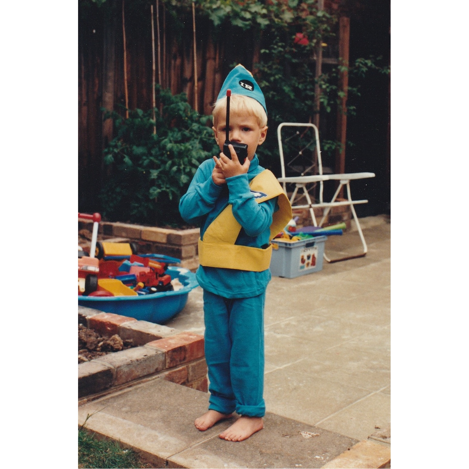 Honestly, this is probably my best cosplay ever - not sure it will fit now though 😆
#throwback #cosplay #wheniwasyoung #thunderbirds #gerryanderson