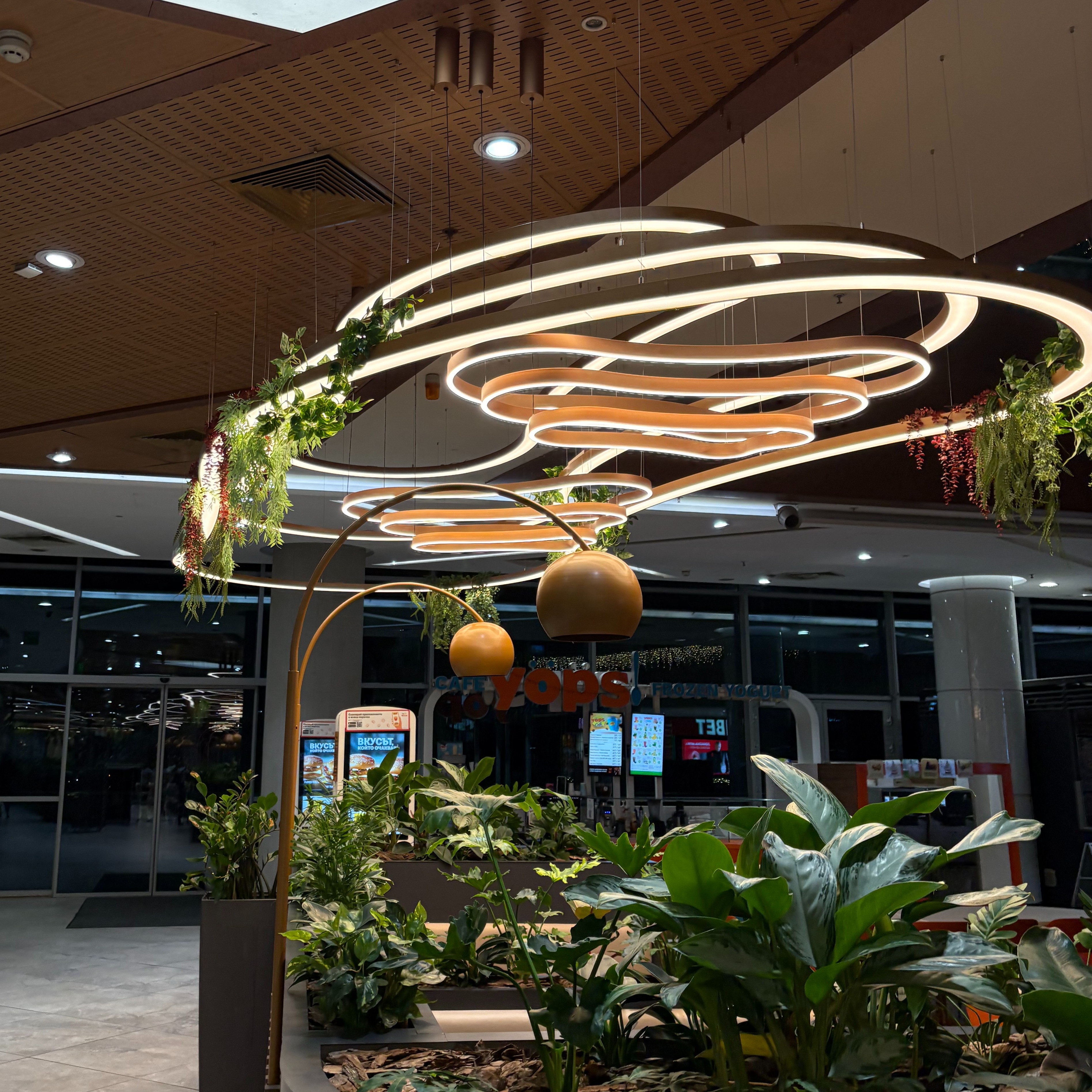 A A custom installation for Paradise Center Sofia inspired by flowing organic lines, suspended greenery and warm ambient light.
Created in collaboration with @martinelibg
The goal was to transform the food hall into a more immersive and recognizable environment.
Design • Production • Realization
https://www.asya-light.com/