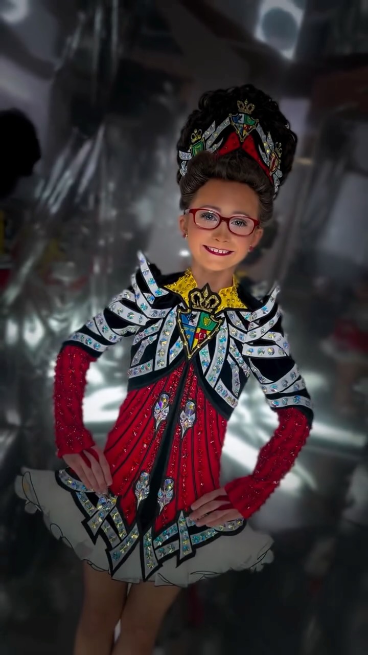 SIENNA COMERFORD ❤️
Total change up for Sienna this year!! We have gone for a bold Red and Black look with little pops of Yellow. We’ve added a beautiful soft ruffled skirt to complete this look so excited to see it on stage!!✨
#irishdance #irishdancing #elitedancedesigns #costume