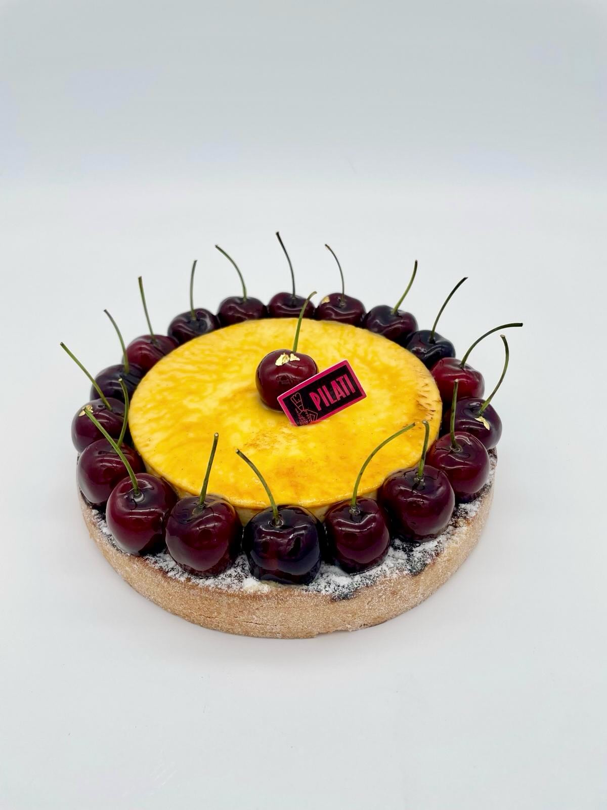 Pour la Fête des Mères, découvrez notre gâteau tant attendu : le Cœur Sauvage ❤️🍒
Un dessert aussi beau que gourmand, composé d’un délicieux clafoutis aux cerises, surmonté d’une crème chiboust caramélisée et de cerises fraîches.
Une création pleine de douceur et de gourmandise, parfaite pour célébrer les mamans ✨
Disponible à partir de samedi.
Pensez à passer commande dès maintenant pour la Fête des Mères, que ce soit pour le Cœur Sauvage ou pour l’une de nos autres créations.
Tailles disponibles :
• 4 personnes — 26 €
• 6 personnes — 39 €
• 8 personnes — 52 €
Un gâteau aussi bon que joli… et qui risque de faire fondre tout le monde 💕 #fêtedesmères #cerises #roannais #patisseries #loiretourisme