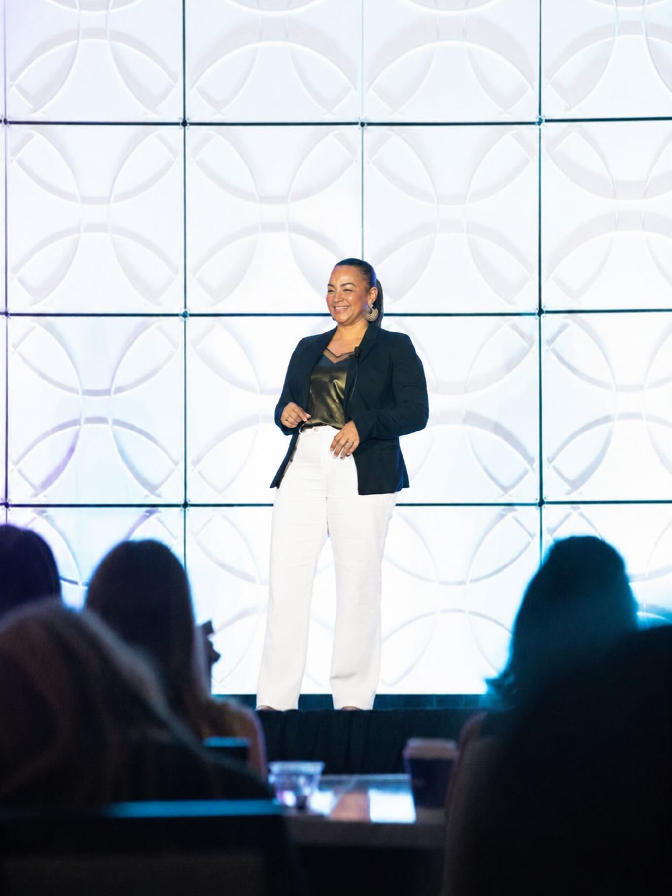 Big stage. Cute outfit. Great lighting. 😂
Also? About 5% of the actual work.
What people see:
✨ the keynote
✨ the polished delivery
✨ the “wow, you make that look effortless”
What they don’t:
the rewrites
the practice
the second-guessing
the ideas that flopped
the WTF did I just sayyyy??? Moments
Work is like that, too.
We focus so much on what’s visible.
But the stuff that actually changes outcomes?
Clarity.
Communication.
Ownership.
Decision-making.
How people respond when things go sideways.
The visible stuff gets attention.
The behind-the-scenes stuff gets results.