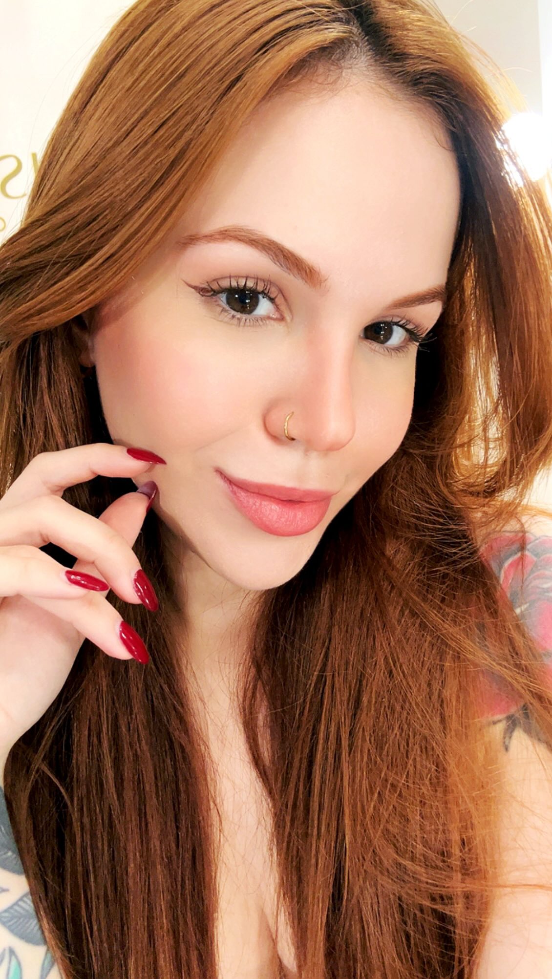 Amo quando encontro marcas que conseguem unir beleza, praticidade e autocuidado no mesmo produto 🫶🏻✨
Testei esses produtos da @biobiocosmeticos e achei a proposta muito interessante: maquiagem multifuncional, com proteção solar mineral e fórmulas mais conscientes, mas ainda com acabamento bonito na pele. E o BBS na cor Mamão Papaya fica MUITO lindo pra quem harmoniza com tons mais quentes e vivos (como é o caso das cartelas de primavera - euzinha)!
E se vocês quiserem testar também, tem 10% OFF com o meu cupom ISABIOBIO 💖