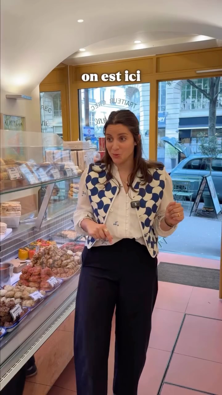 🌊 L’antenne grecque du Marais, c’est au 7 de la rue de Bretagne.
C’est familial, c’est fait maison, et c’est comme comme ça depuis 20 ans. Σας περιμένουμε!
🎥 @lafrenchiecom🫰