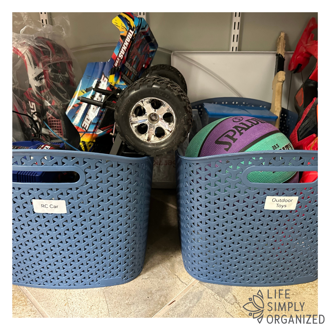 Colorful, simple, and kid-friendly 🌈🧺✨
Creating easy groupings with labeled bins helps kids know exactly where things belong — making cleanup faster, less overwhelming, and way more manageable 🙌
When organization is visual and easy to maintain, little ones can build independence while keeping their space functional and fun 💛
Because organized spaces should work for the whole family 👏
#KidsOrganization #PlayroomOrganization #ToyOrganization #OrganizedKids #HomeOrganization #ProfessionalOrganizer #KidsRoomOrganization #ColorfulOrganization #LabeledBins #OrganizedHome #FamilyOrganization #StorageSolutions #DeclutterYourHome #FunctionalSpaces #SimpleSystems #CleanHomeHappyHome #LifeSimplyOrganized #OrganizationTips #KidFriendlyOrganization #PlayroomGoals
