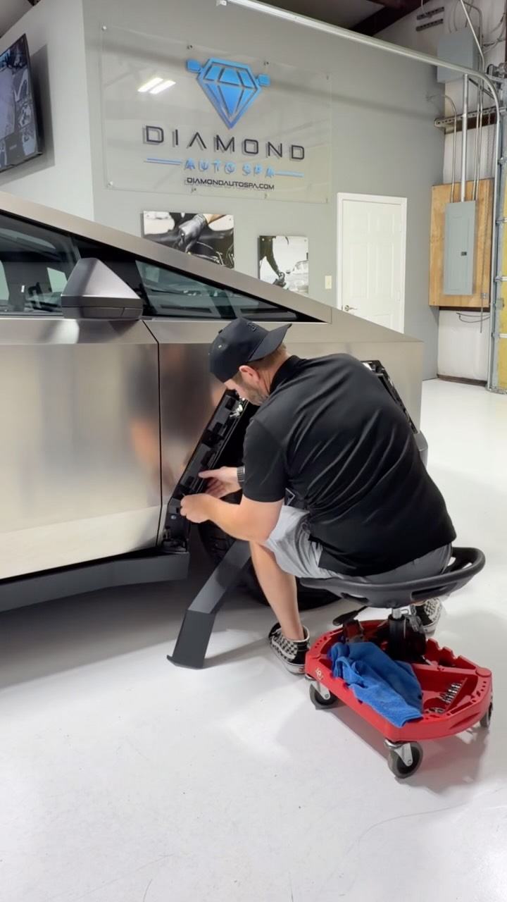 Disassembly for maximum wrap coverage.
#cybertruck #wrap #DiamondAutoSpa #houston #diamondsinthedetails whosnext