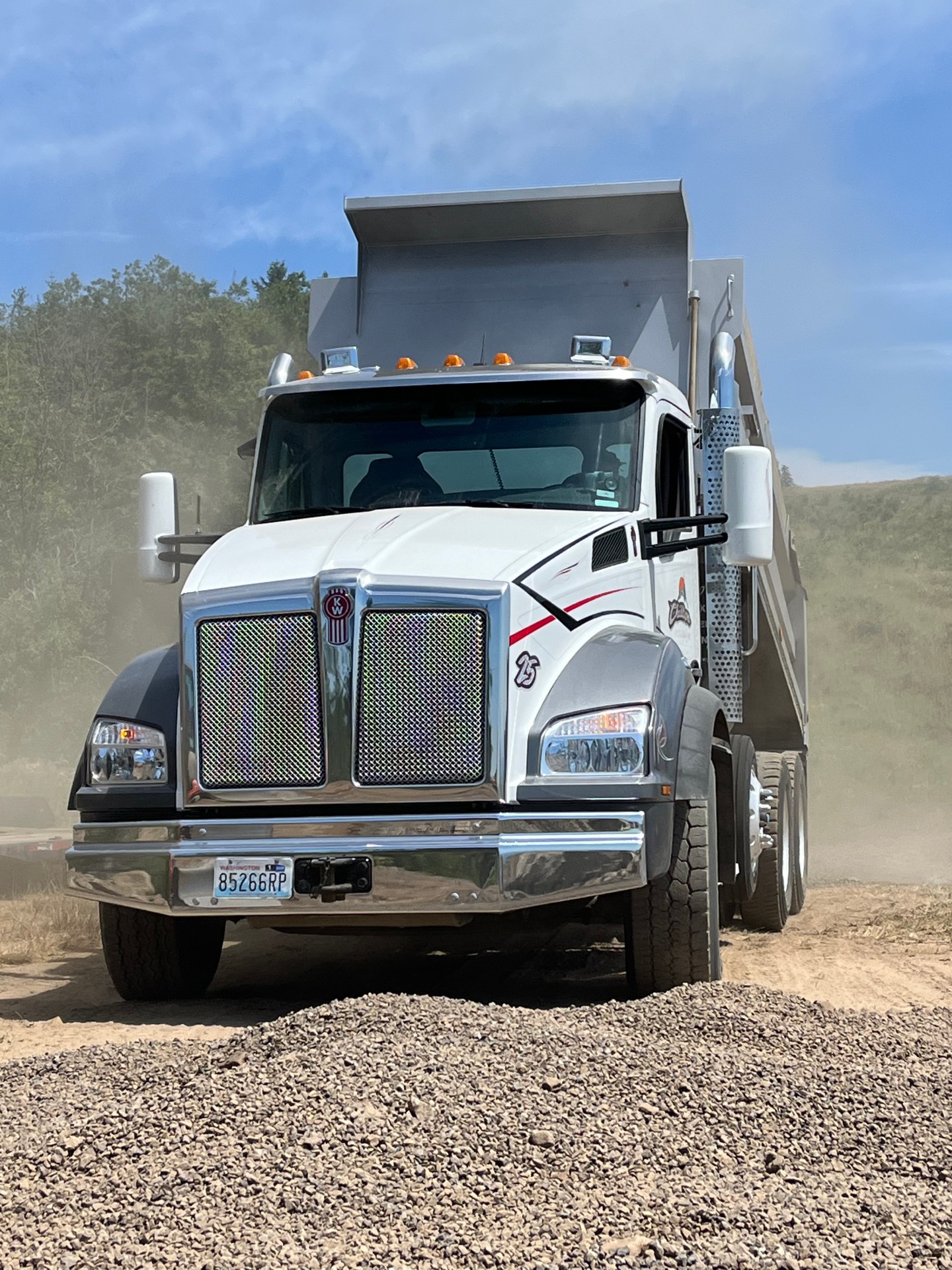 Just another day getting the work done. We’re thankful for good people, dependable equipment, and the opportunity to be out here doing what we love. 🚛
This truck’s been staying busy lately, helping keep projects moving one load at a time.
#ChiltonLogging #PacificNorthwest #DumpTruck #SiteWork #HeavyEquipment
