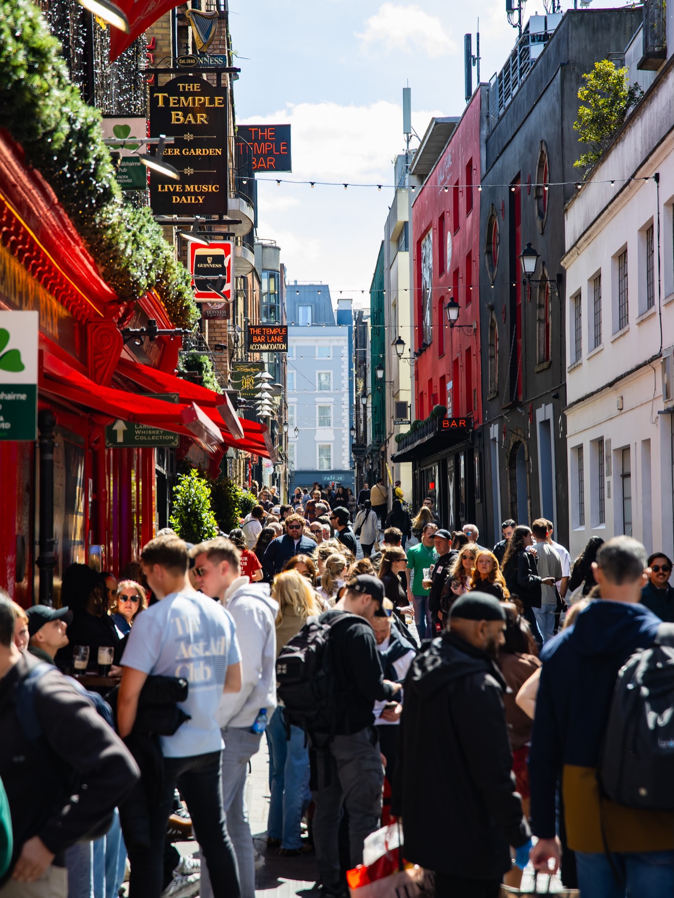 Dublin you’re only gorgeous in the sunshine ☀️
Next week is looking like another sunny one in Temple Bar and we are so excited to see you all out and about enjoying the good weather!
#templebar #wearetemplebar #dublin #templebardublin