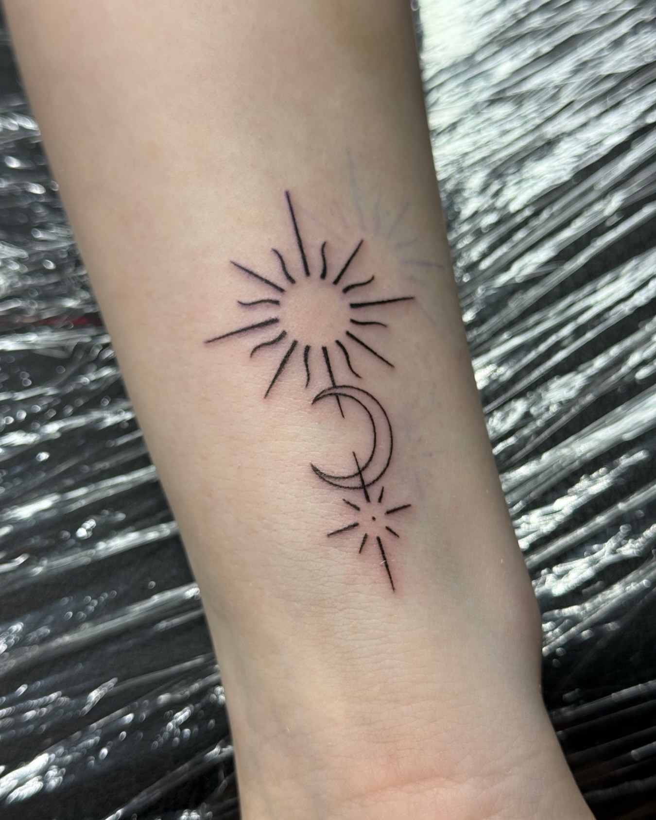 ☀️🌙⭐️ Done by Mia
@tatcatmia
To book with Mia
Request an Appointment at
TitanTattooNashville.com
#sunandmoontattoo
#lineworktattoo
#blackworktattoo
#nashvilletattooshop