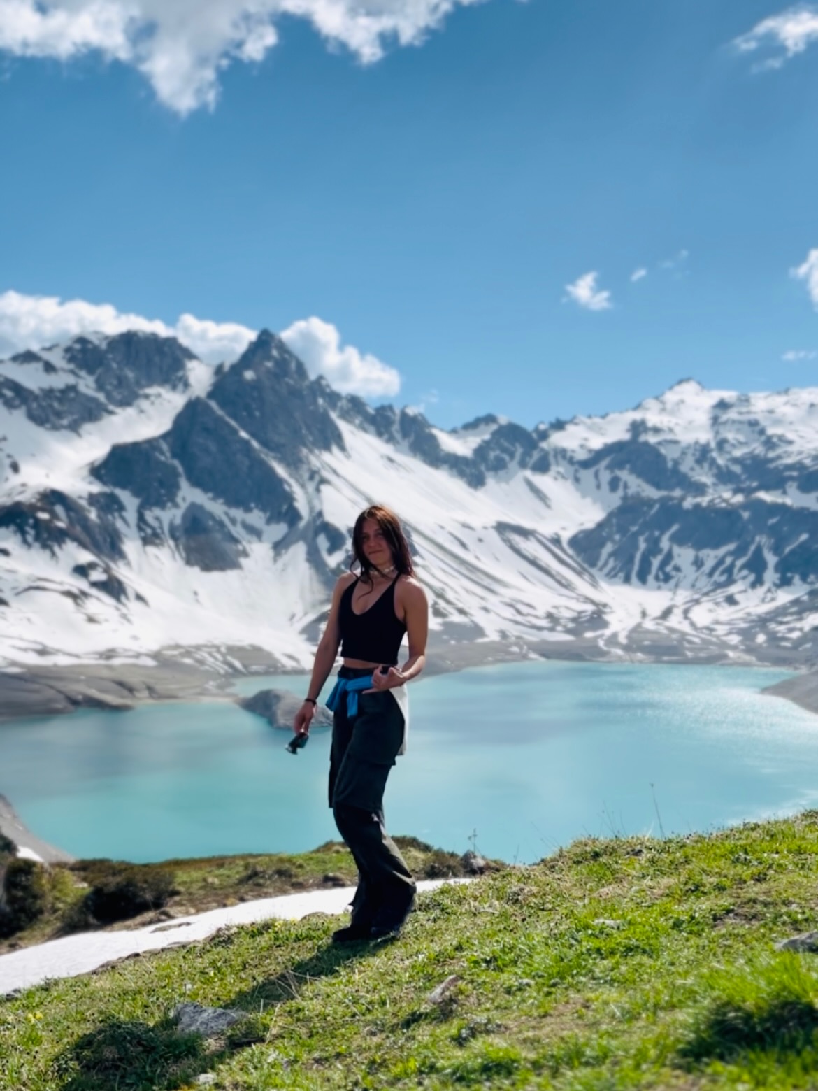 Waking up in the mountains season is officially on. So stoked. 🏔️
#homeiswherethemountainsare #wakinguptomountains
#hikingseason