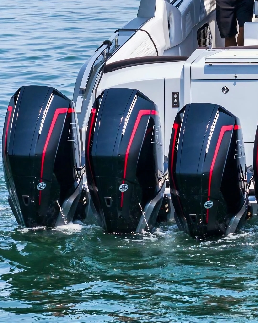 Talk about speed... 😮💨
Guess the total horsepower on the 52' Thunder
Cigarette South Florida by CMC Boat Group
South Florida's Premium Boat Mansion
📍 SLT Fort Lauderdale
📍 Grove Harbour Marina, Miami
Cigarette South Florida - (954) 909-5480
#cigarettesouthflorida #cigaretteracing #cmcboatgroup #wallycastromarine #sltcollection