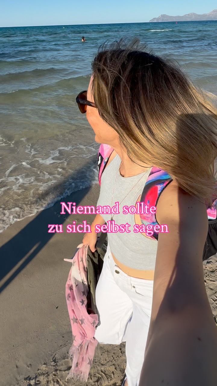 Hör auf, dich kleiner zu machen 🛑
Du darfst mehr vom Leben wollen! 🙌
Mehr Kraft.
Mehr Energie.
Mehr Gesundheit.
Mehr Zufriedenheit. ✨
Von Herzen,
Deine Daniela 💜
#danieladworzak #fitmit40 #wechseljahre #perimenopause hormonbalance
