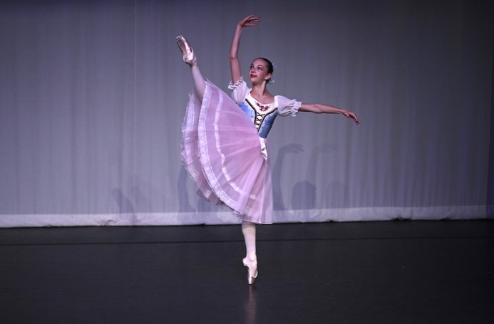 Beautiful solo 📸 captured by @candidlycreated
Exciting things happening THIS weekend…
▪️Friday May 29 @littletonyouthballet will showcase a culmination of the year’s work in a concert featuring all of our dancers and pieces that placed in YAGP, UBC, ADC/IBC.
▪️Saturday May 30 @littletonballetacademy brings their annual School Performance to theatre to showcase all dancers and classes from the Pre-Ballet Division to the Pre-Professional Ballet Division, as well as the Adult Division. Students will perform various styles of dance including ballet, jazz, tap, contemporary, and musical theatre!
🎟️Tickets can be purchased using the 🔗 in bio or at https://newmancenter.evenue.net/event/R26/NG0529
#lybconcert #schoolperformance #littletonyouthballet #littletonballetacademy