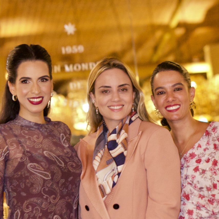 A segunda edição do jantar harmonizado do Amigas da Corte, realizada no dia 08/04, no @sallvabsb, foi exatamente como idealizamos, uma noite de boa conversa, encontros especiais, risadas sinceras, pratos e vinhos inesquecíveis - selecionados a dedo pela nossa Sommelière, Renata Pissolatti @repissolatti.vinhos @pissolatti.vinhos.
Obrigada a todas que estiveram conosco em mais uma noite tão especial. Já estamos ansiosas pelos próximos encontros!