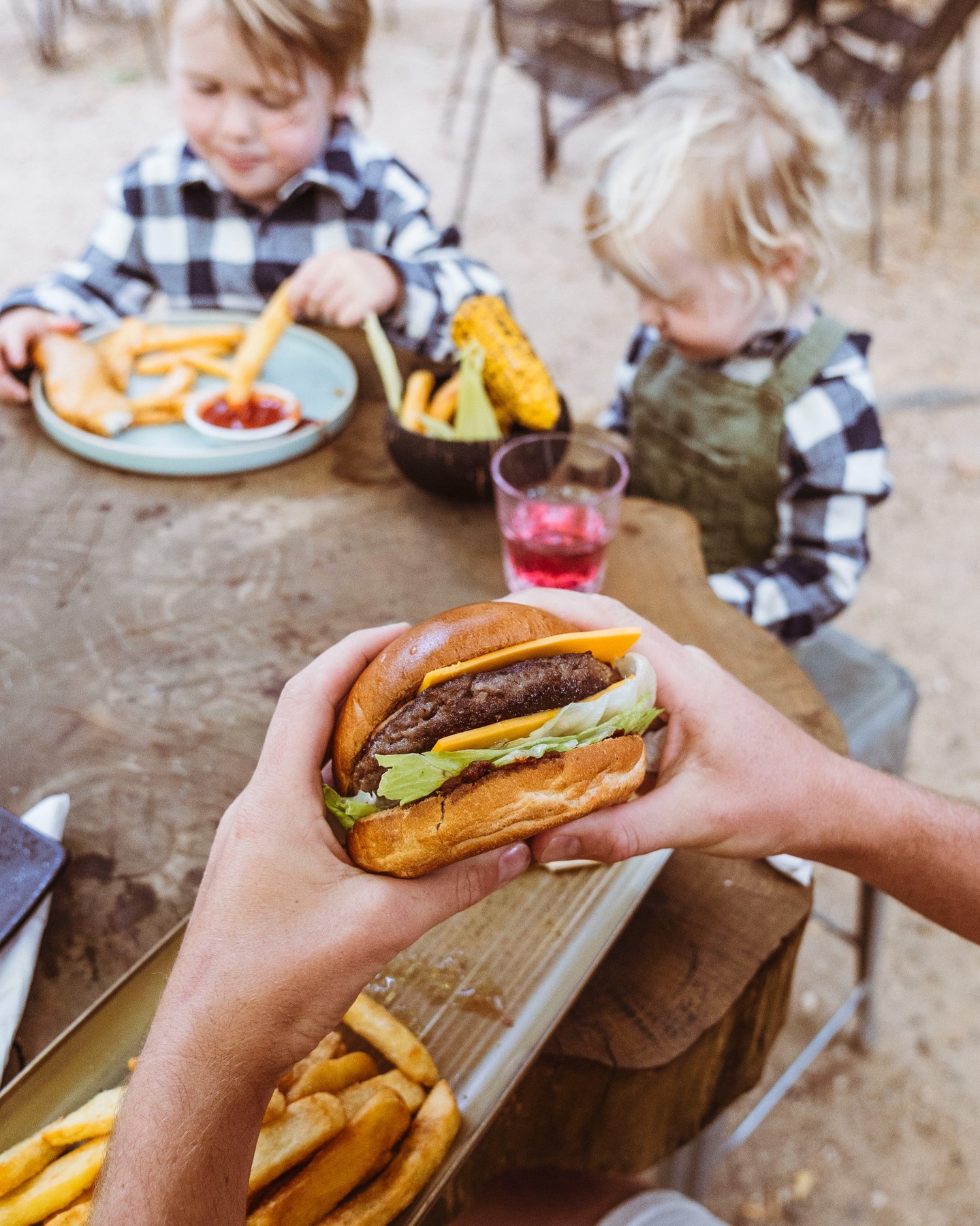 Worth the drive to Trentham. Bob's Wagyu beef burger — cheese, bacon, pickles, smoky BBQ relish, lettuce, American mustard, brioche bun and chips - is on the menu for lunch and dinner Wednesday to Sunday and available for takeaway.
#trenthamvictoria #cosmotrentham #macedonrangesfood #countrypubvictoria #thecosmopolitanhotel