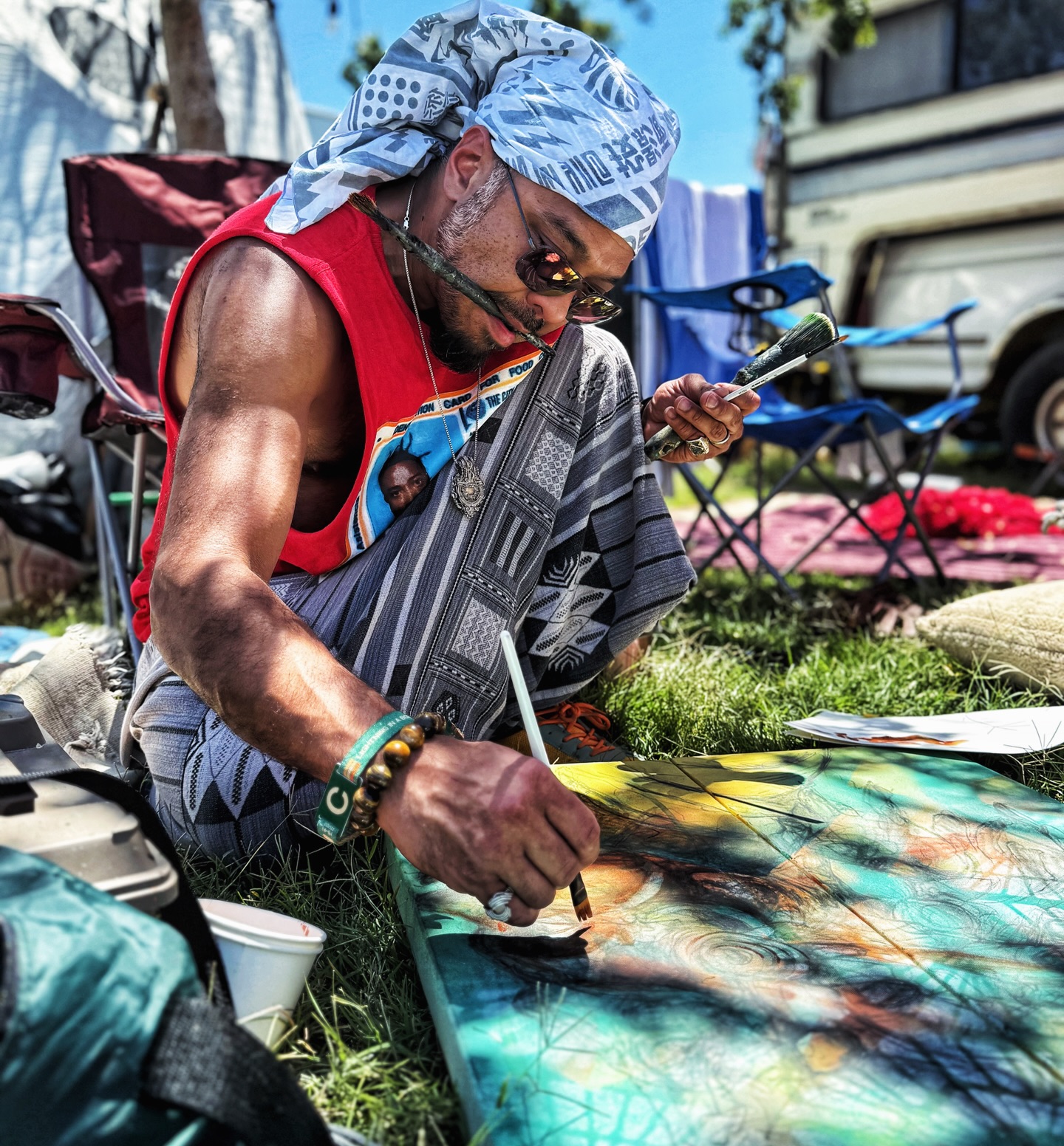 @libfestival exudes art n expression on so many levels
& I had a great time painting w my bruv @yesoneverything in the sun! Started a little late and didn’t get finished on this piece, but here’s a lil peek!More highlights coming soon.
1st 📸 by @nickiintheworld
.
#hanifwondirdesign #lightninginabottle