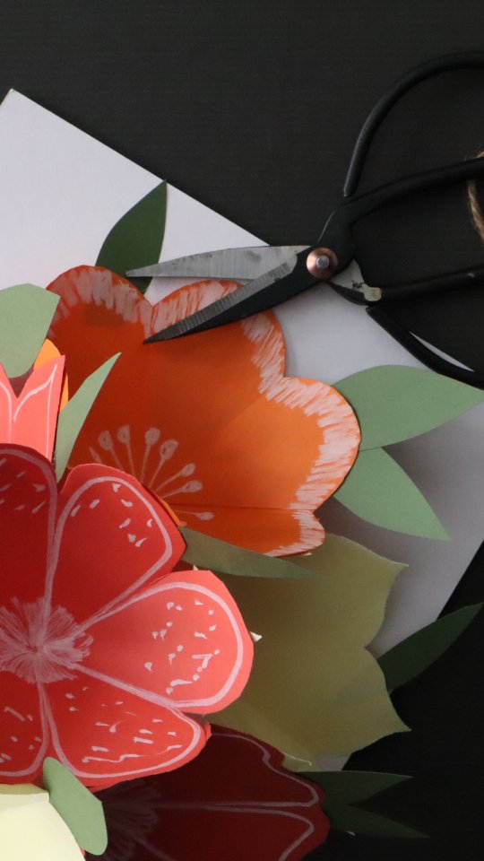 La carte pop-up fleurie réalisée par Laura @faux_plis pour la fête des mères et pas que! Une jolie carte à offrir pour dire merci par exemple.
Le tuto est sur notre blog et je vous assure ce n'est pas si difficile !🥰
.
.
.
#diy #popup #papeterie #fetedesmères