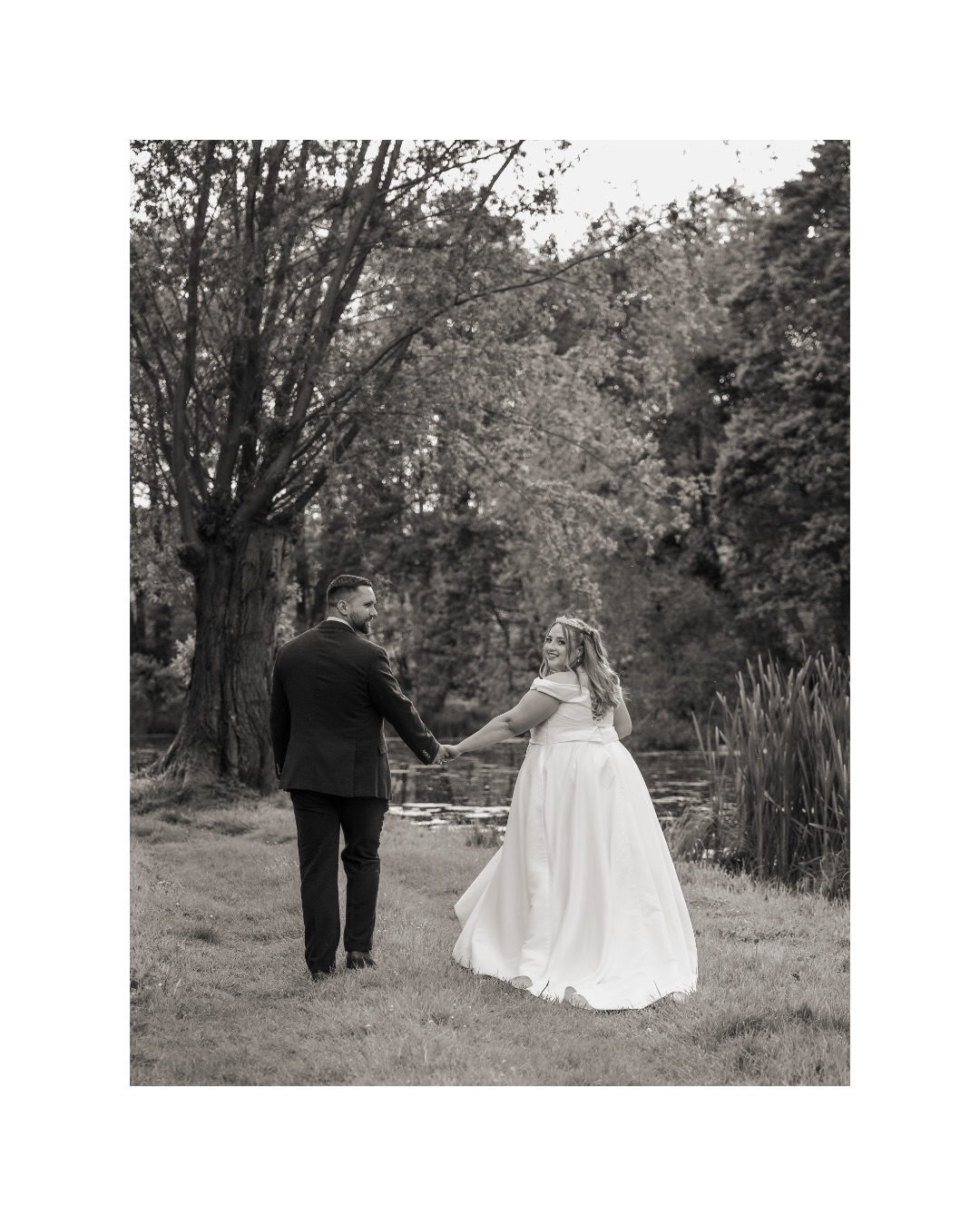 Hot weather, champagne pops and tying the knot🥂🌅 A glimpse into Abbey and George’s May wedding at @thegreatbarnaynho
Venue: @thegreatbarnaynho
Photo & film: @grannonproductions
Makeup: @yasminealinemua