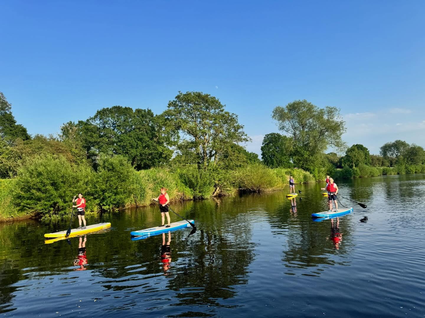 Another beautiful evening on the river 🌊
We had a lovely mix of complete beginners and people who had paddled before and everyone was standing, smiling and learning how to control their board.
Our paddle boarding sessions are friendly, supportive and suitable for complete beginners, with all kit provided.
We also have journey paddles for those wanting to build confidence, cover more distance and do a little bit more.
There are lots of weekend and evening sessions now available, take a look and come join us on the water!
https://www.yorkietalkies.co.uk/yto-paddle-boarding-events
#YorkieTalkiesOutdoors #PaddleBoarding #SUP #RiverPaddling #outdooradventure