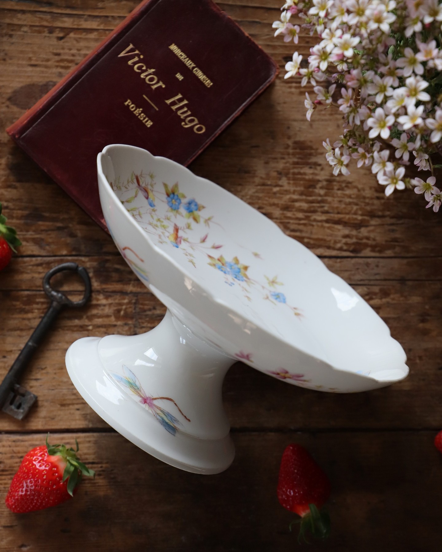 You know how much I love fruits stands ! The most distinguished way to serve fruits and now is THE season 🍓🍒🍉🫐
But it can be used for many other purposes…
This porcelain hand painted fruit stand is available on the eShop
🔗 link in bio
♻️ Choose vintage tableware and be kind to the planet.
📱Follow my Instagram to make sure you’ll never miss a novelty.
#kitchenbrocante #instabrocante #brocanteenligne