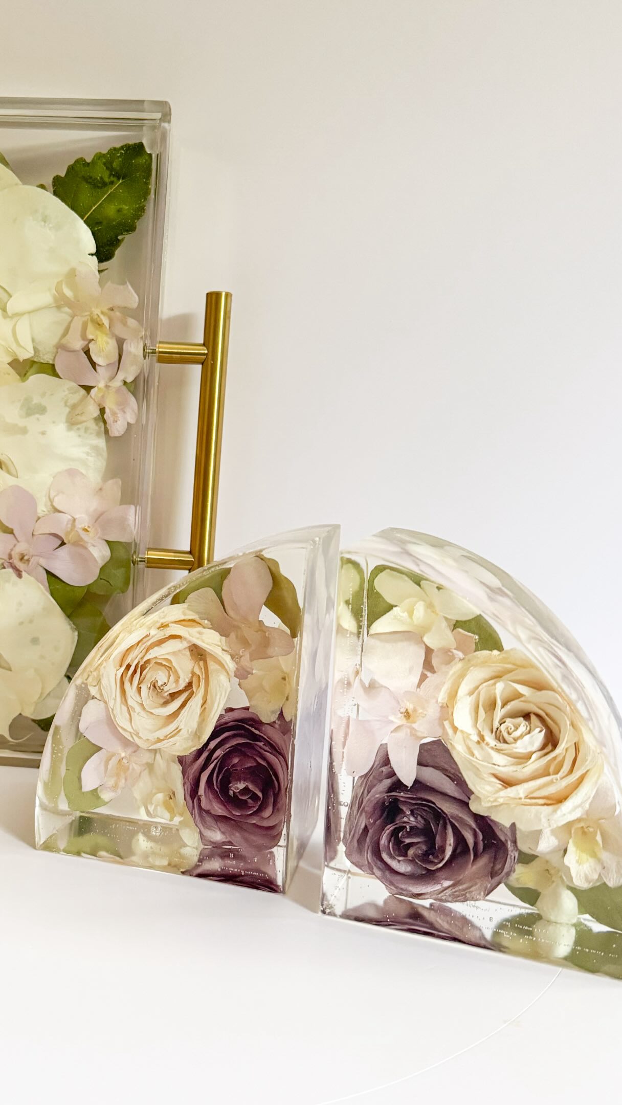 Because what better way to display your wedding album than between your preserved wedding flowers?
Available in two sizes and sold individually or as a set. A single bookend is perfect for shelf styling using the wall as the opposite end 🌸
#floralpreservation #bridalbouquet #weddingflowers #resinart #resinflowers