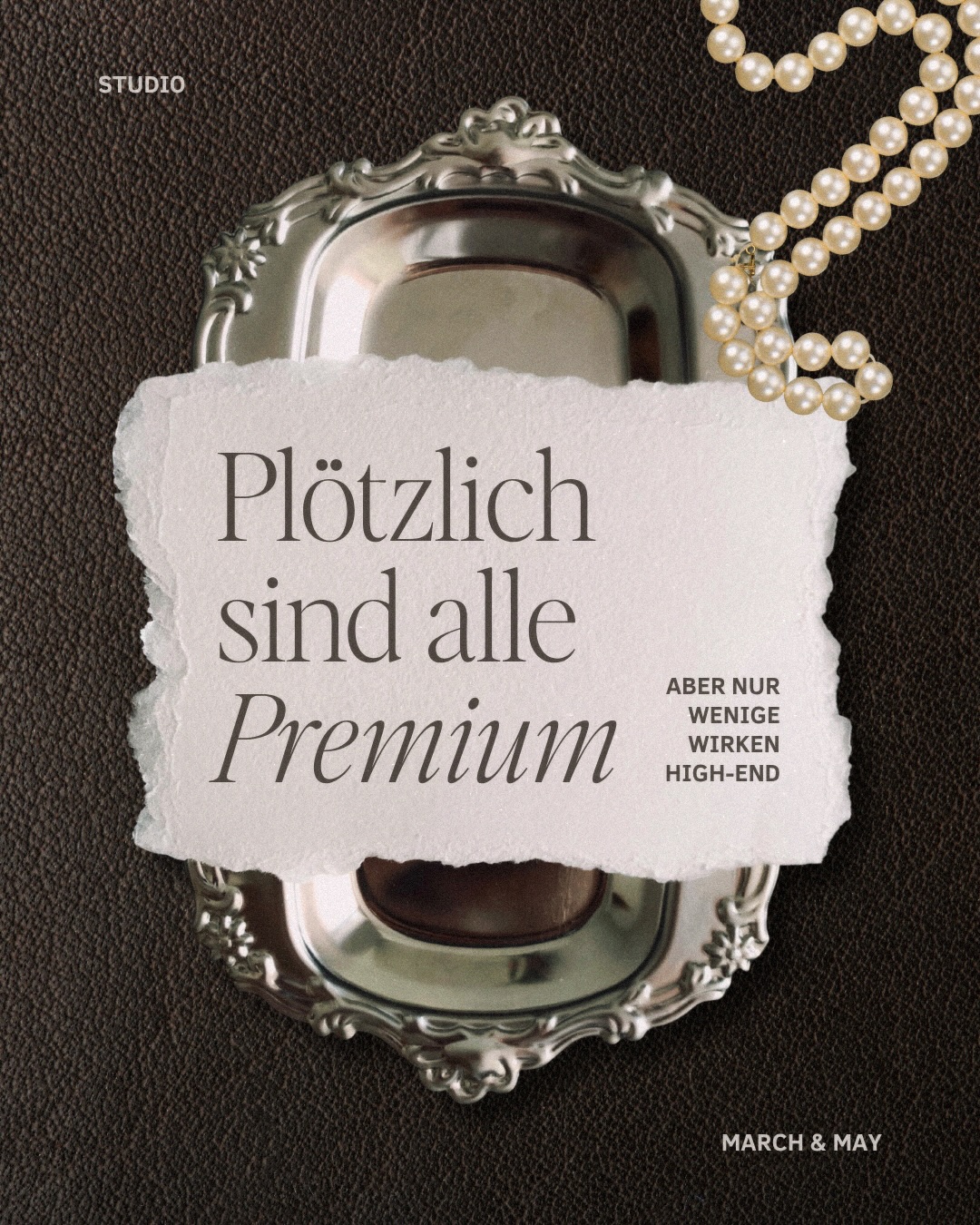 „Premium“ steht inzwischen fast überall. Und genau deshalb verliert der Begriff immer mehr an Wirkung.
Denn hochwertig wirkt eine Marke nicht, weil sie sich selbst so nennt. Sie wirkt hochwertig, wenn man es ihr abnimmt und weil es eine klare Entscheidung ist!
Genau das machen Marken wie Prada oder Gucci so stark: Sie behaupten Luxury nicht. Sie erschaffen eine Welt, die man sofort erkennt. Und genau darin liegt der Unterschied:
Premium ist ein Qualitätsversprechen.
Luxury ist eine Wahrnehmung.
Gerade für Dienstleister:innen im High-End Segment entscheidet also nicht nur, was du anbietest, sondern wie klar, konsistent und begehrlich deine Marke wahrgenommen wird.
Wenn dein Angebot hochwertiger ist als dein aktueller Auftritt, ist genau dort der nächste Schritt.
Book your 15-min Clarity Call über den Link in meiner Bio.
#premiumbranding #luxurybranding #brandstrategy #highendbranding #branddesignersuis