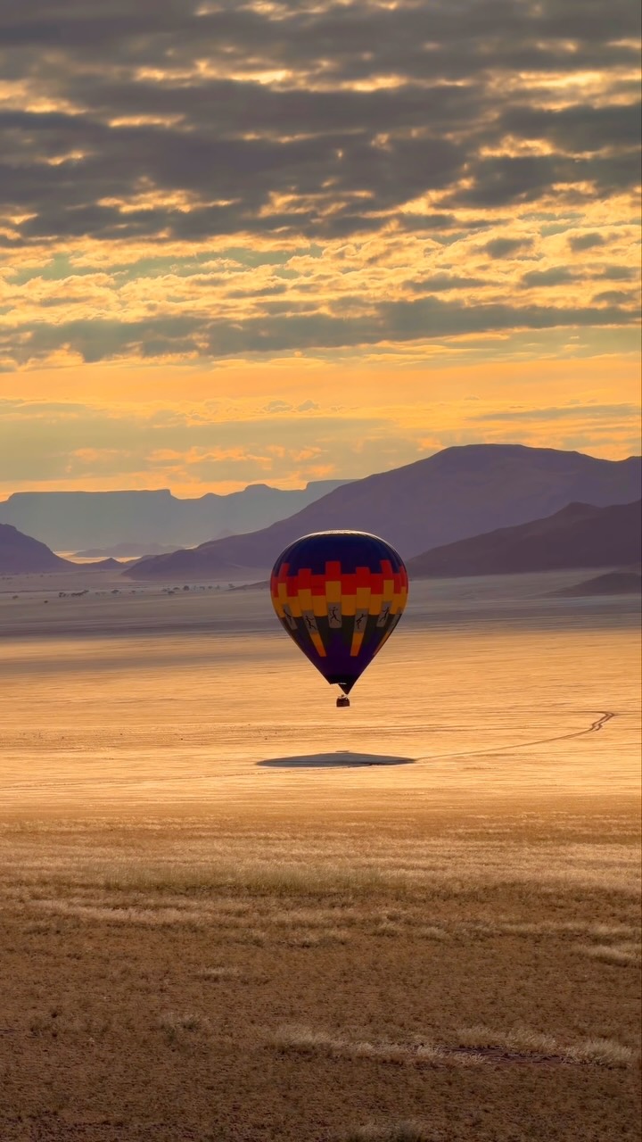 Floating above the dunes of Sossusvlei at sunrise feel completely unreal.
Just silence, endless desert and golden light everywhere around us.
There are places you visit.
And there are places that stay with you forever.
If you’re dreaming about discovering Namibia in a truly unique way, @idreamnamibia creates experiences you’ll remember long after the trip ends.
#namibia #idreamnamibia #namibdesert